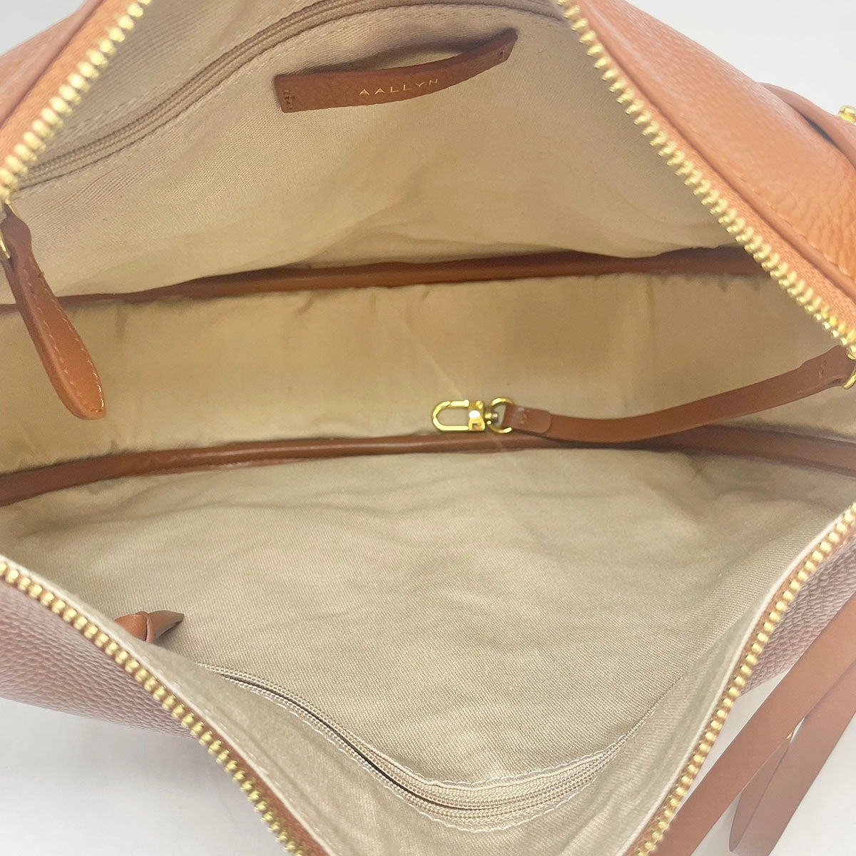 AALLYN Messenger Bag