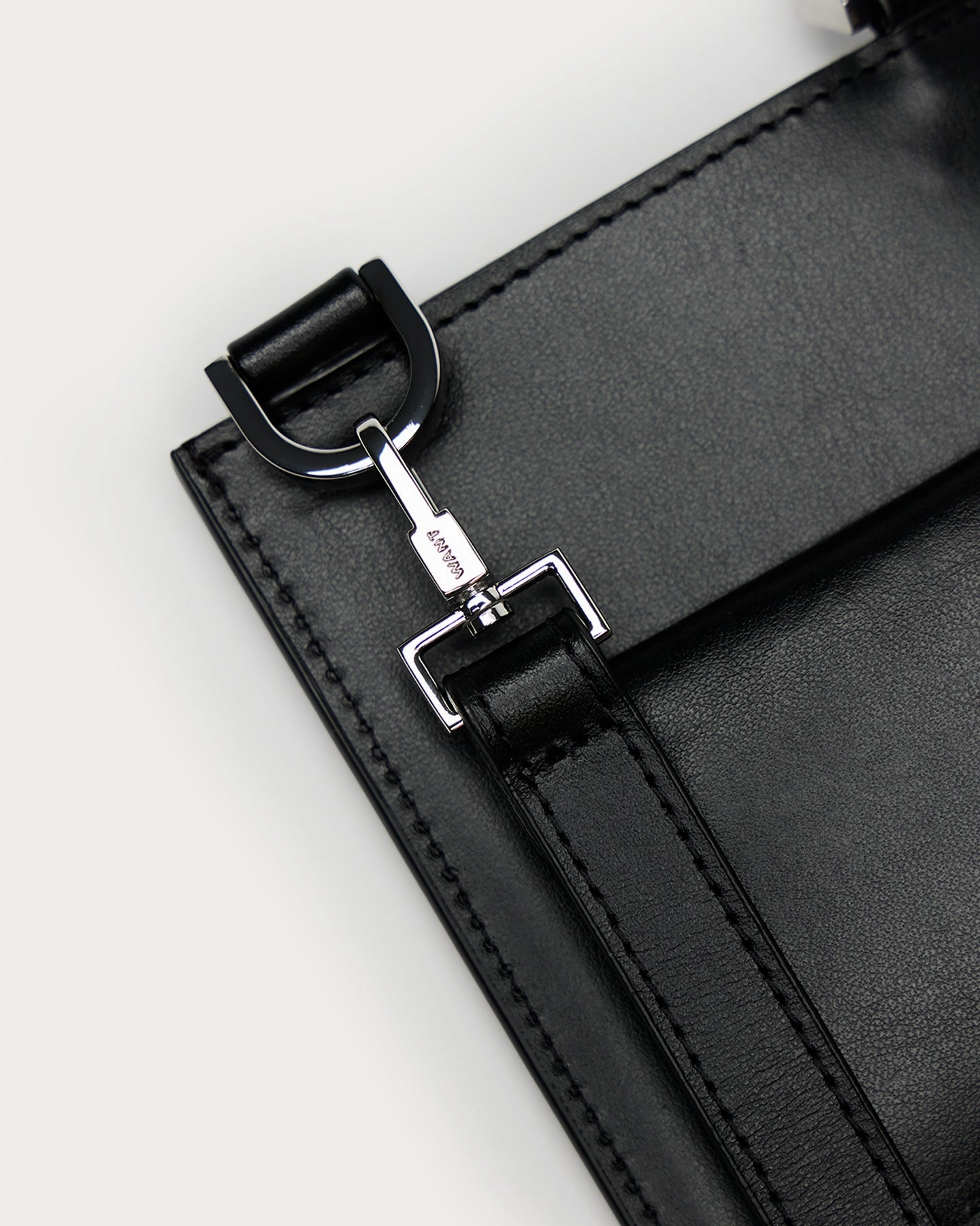 Arch Smooth Leather Phone Bag