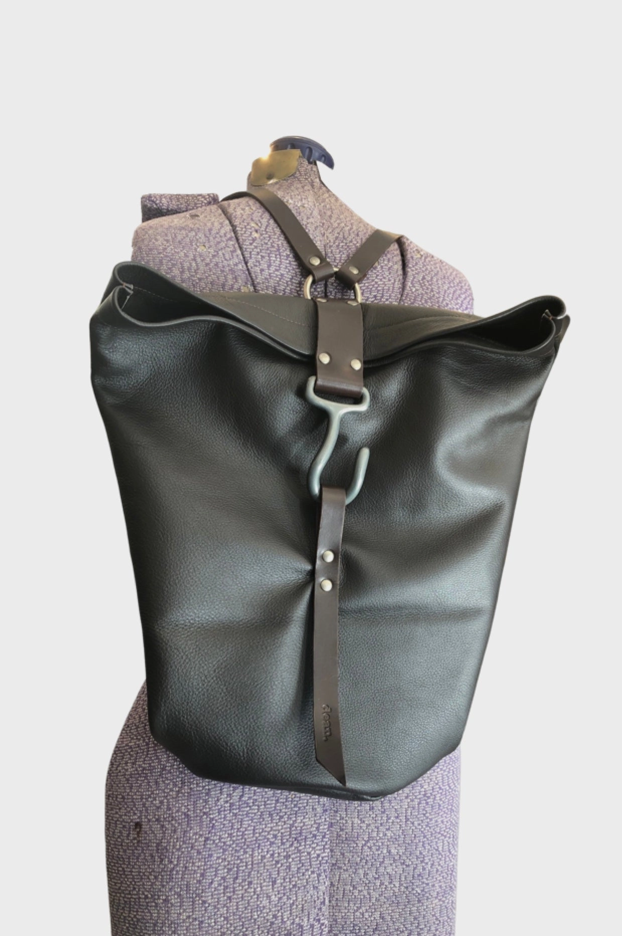 B37 BACKPACK