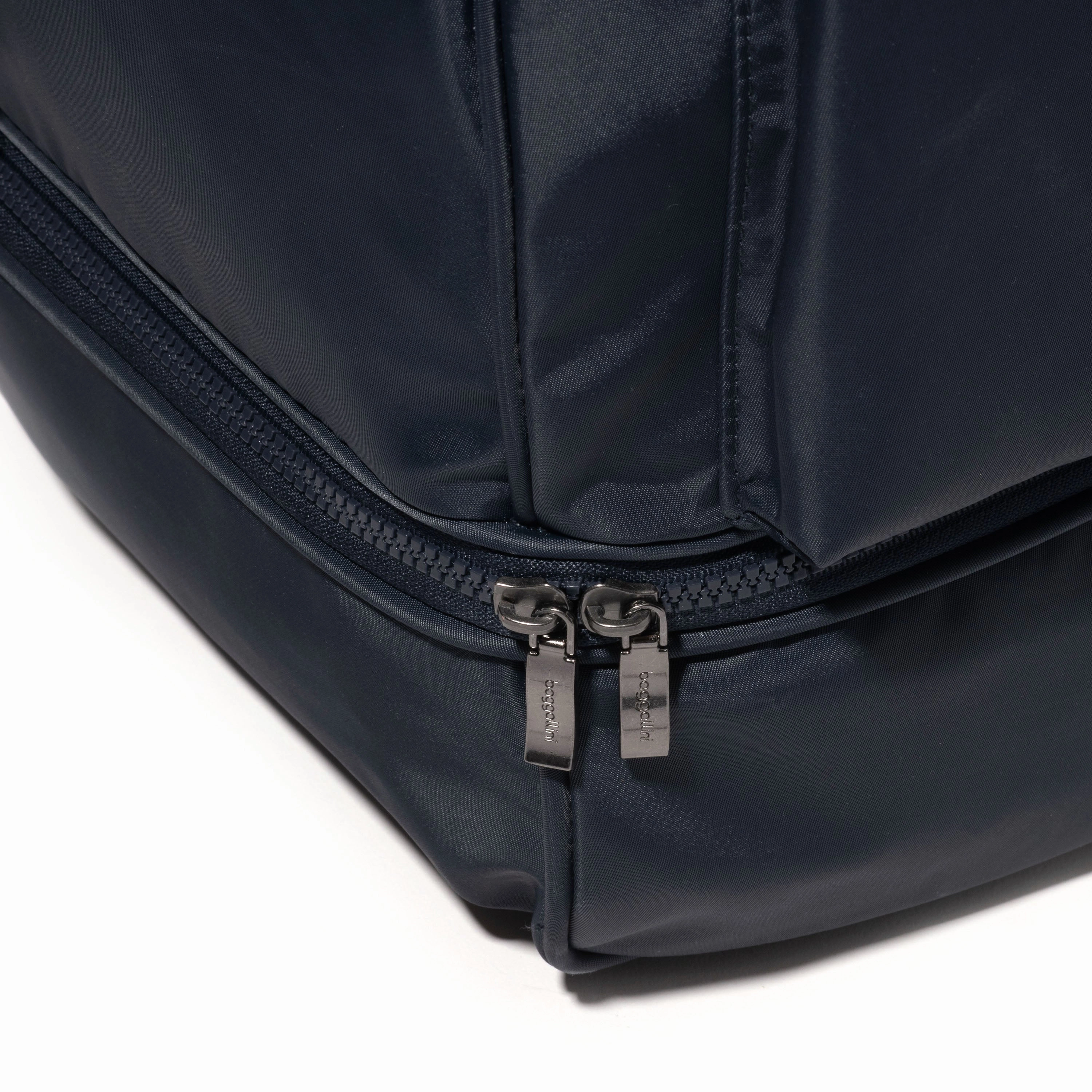 baggallini Deluxe Fifth Avenue Weekender Bag
