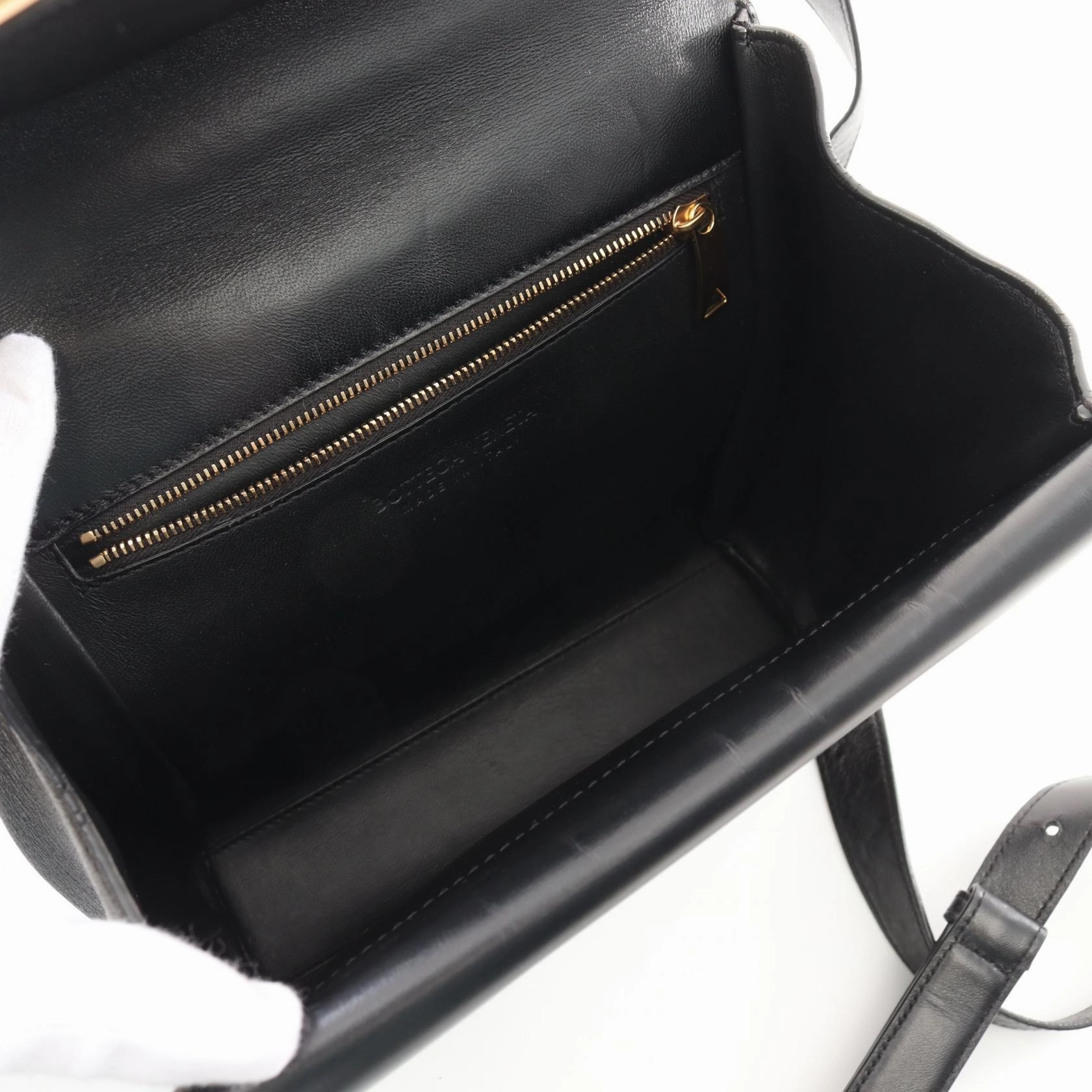 Bottega Veneta Leather The Clip Shoulder Bag