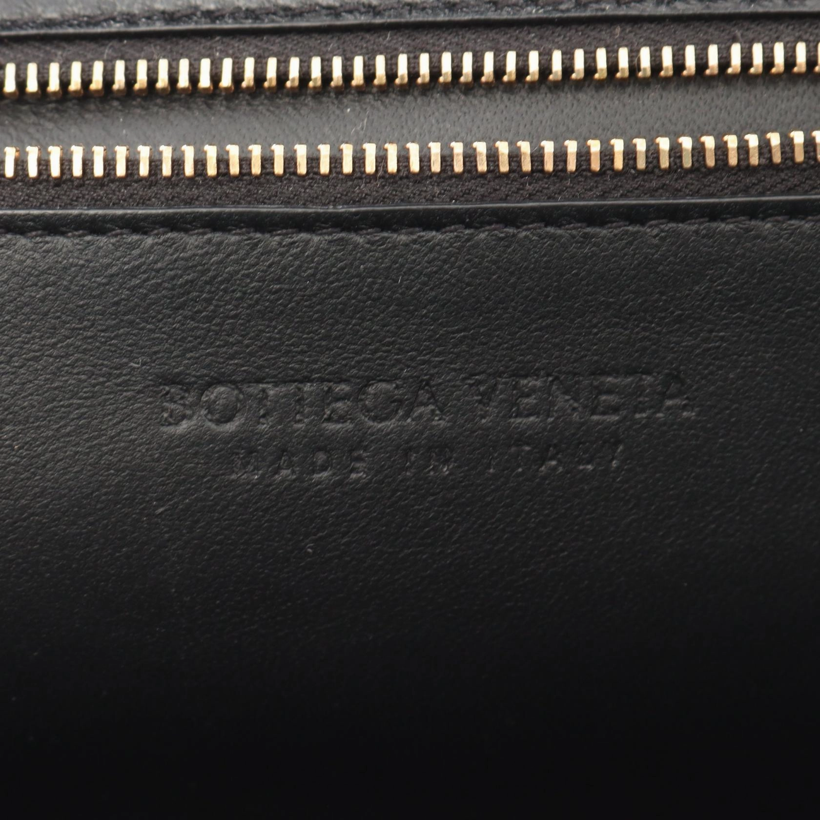 Bottega Veneta Leather The Clip Shoulder Bag