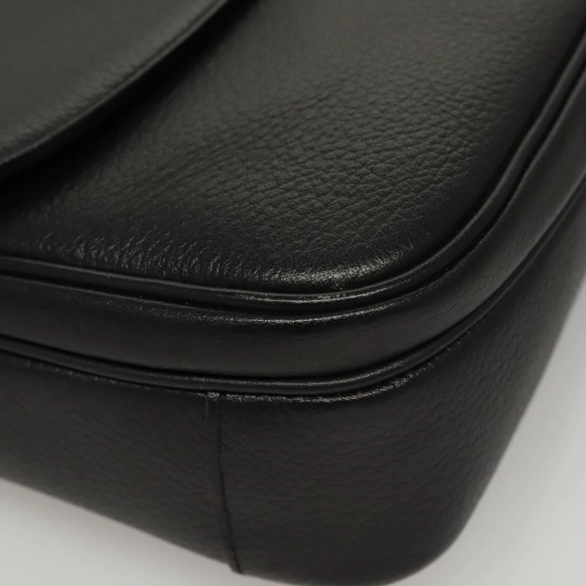 Burberry Leather Shoulder Bag (Pre-Owned)