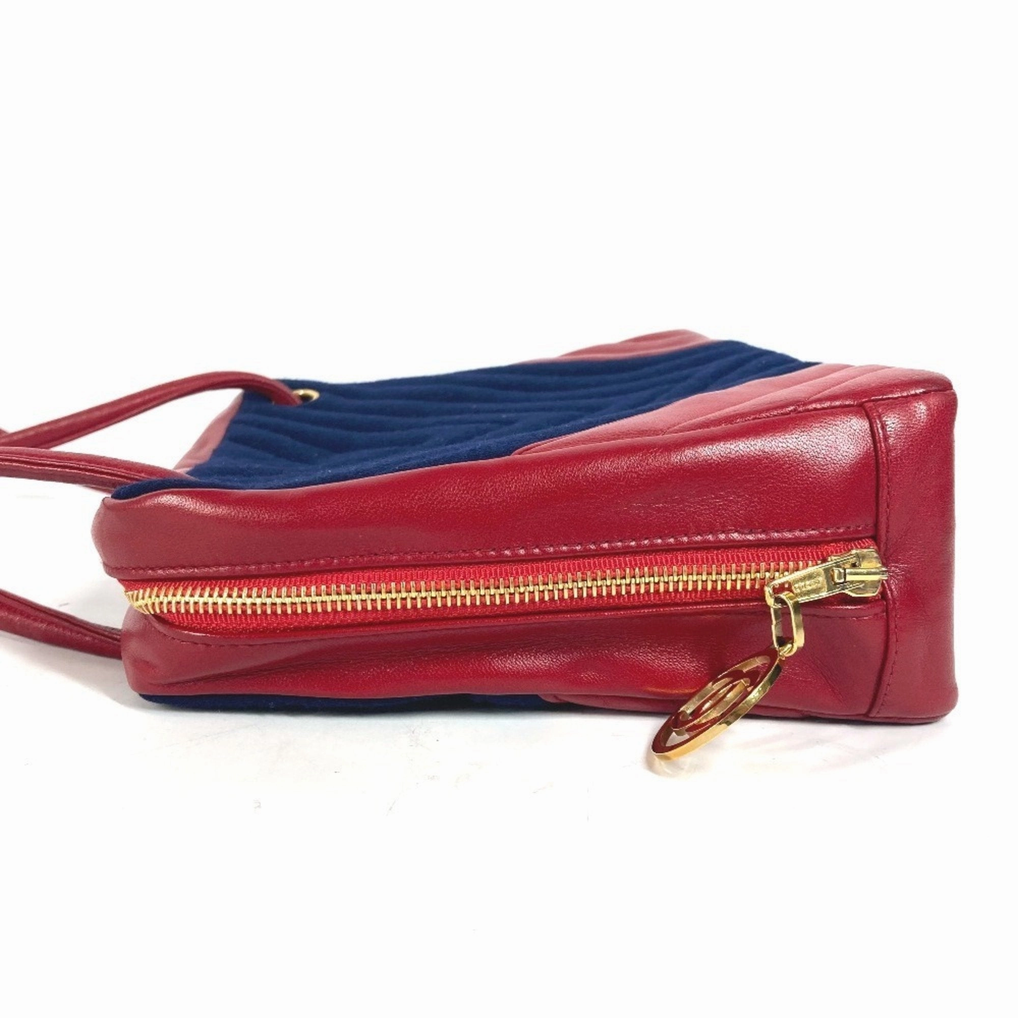 Chanel blue Color blue Leather Shoulder Bag (Pre-Owned)