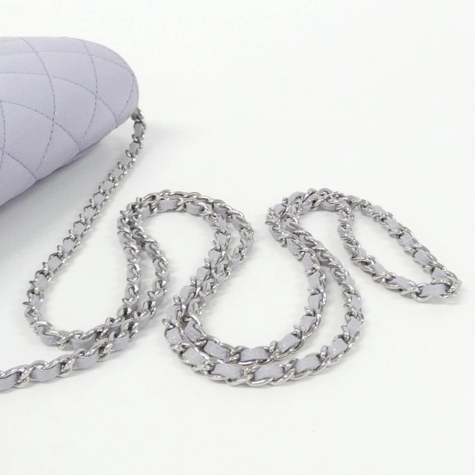 Chanel Caviar Leather Shoulder Bag (Pre-Owned)