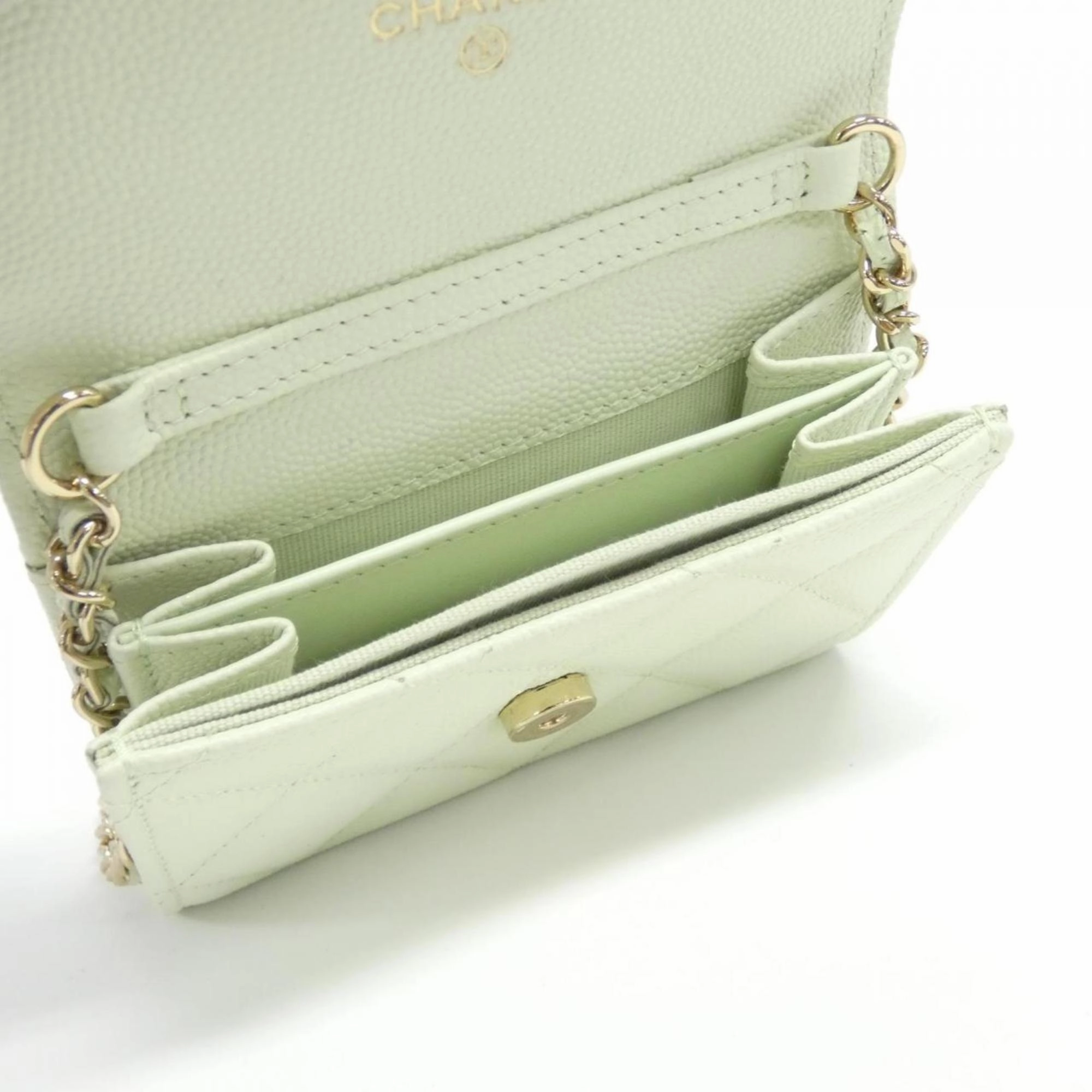 Chanel Caviar Leather Shoulder Bag (Pre-Owned)