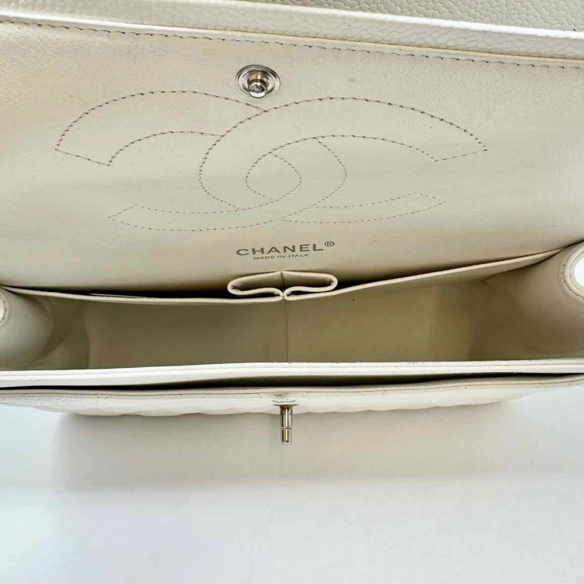 Chanel Classic Jumbo Double Flap Shoulder Bag