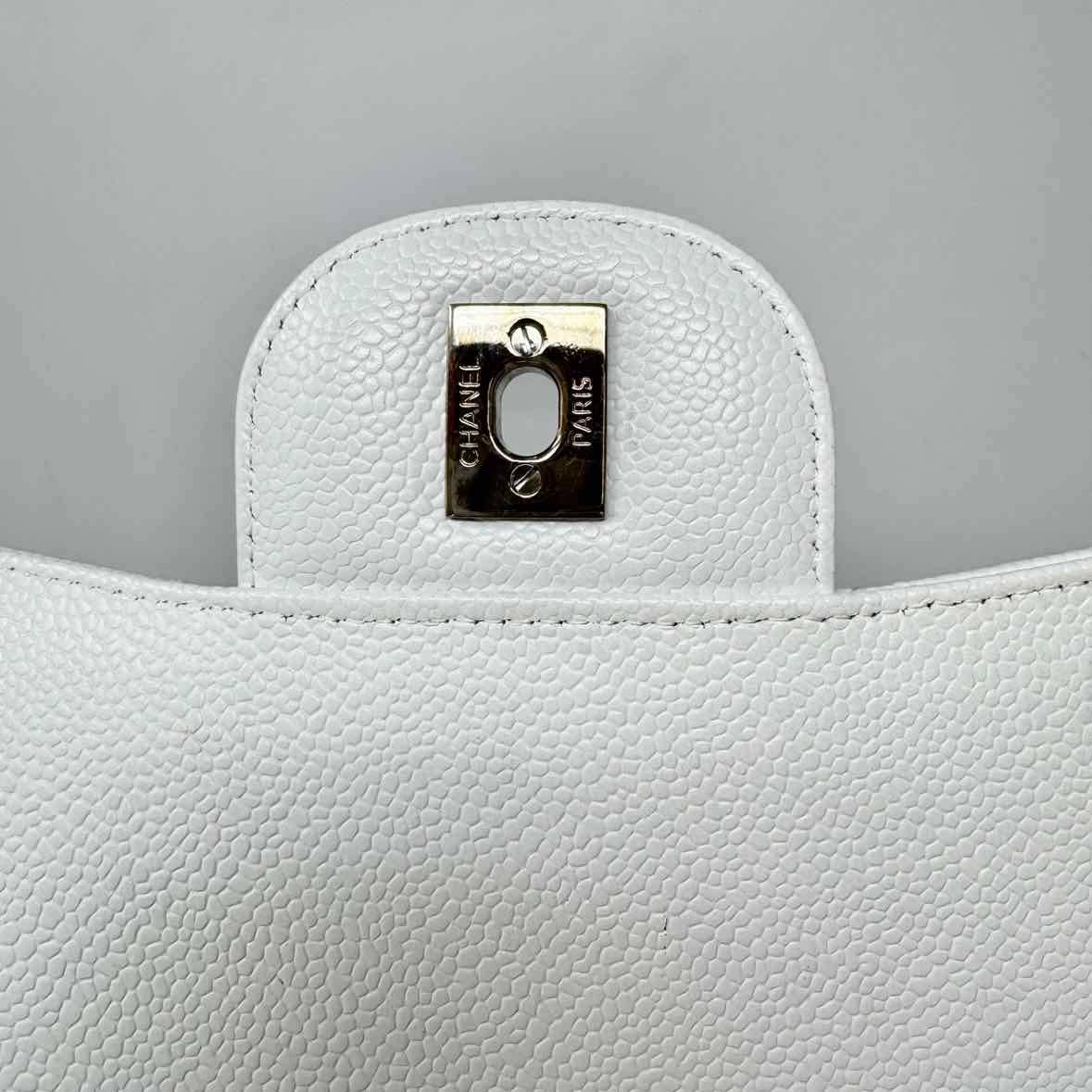 Chanel Classic Jumbo Double Flap Shoulder Bag