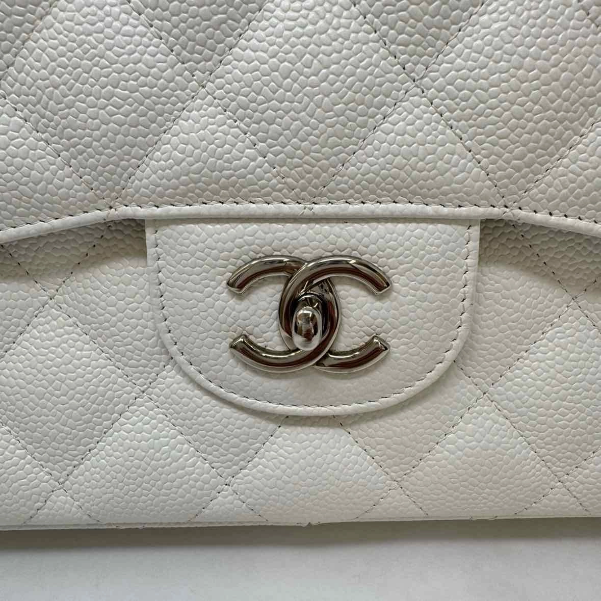 Chanel Classic Jumbo Double Flap Shoulder Bag