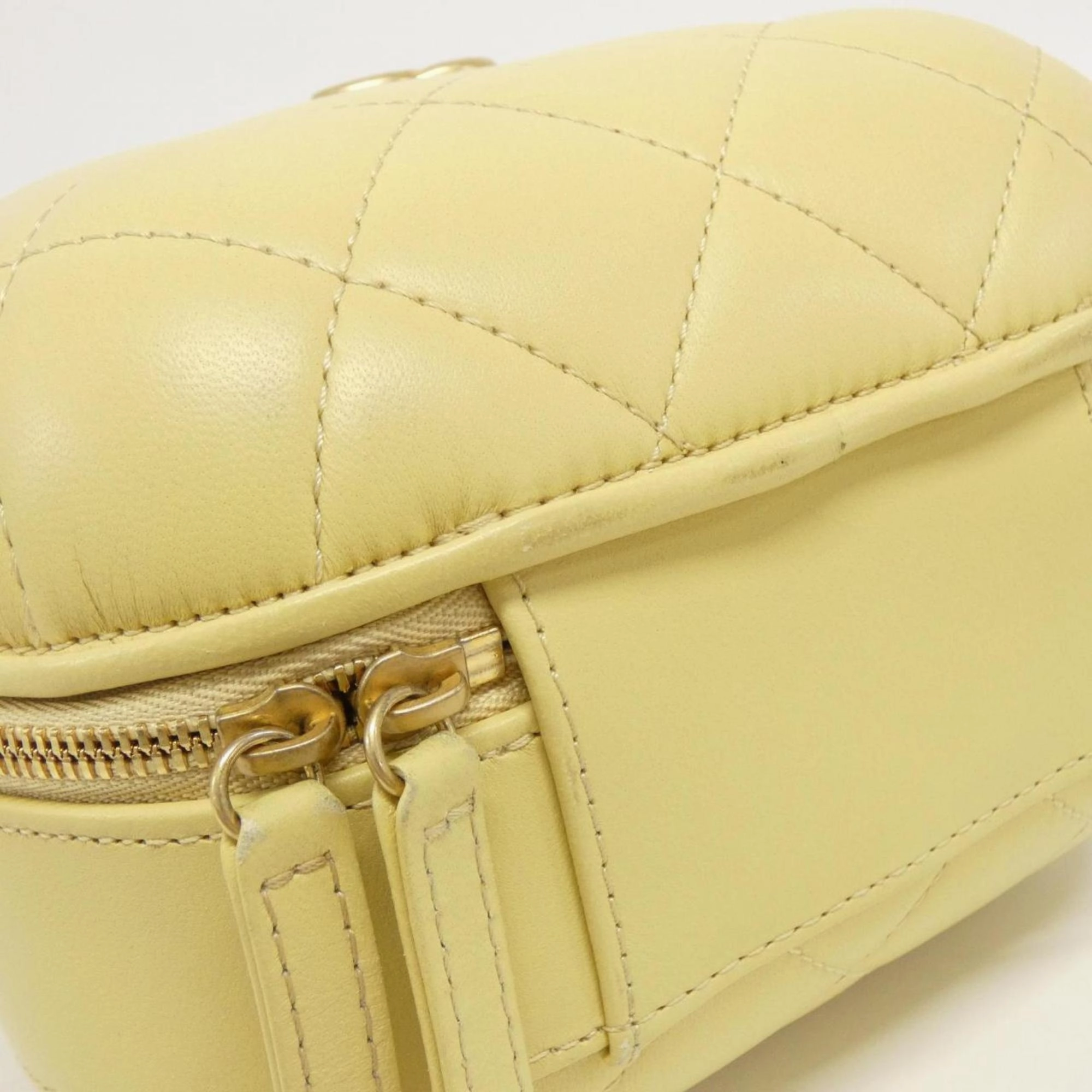 Chanel Leather Handbag (Pre-Owned)