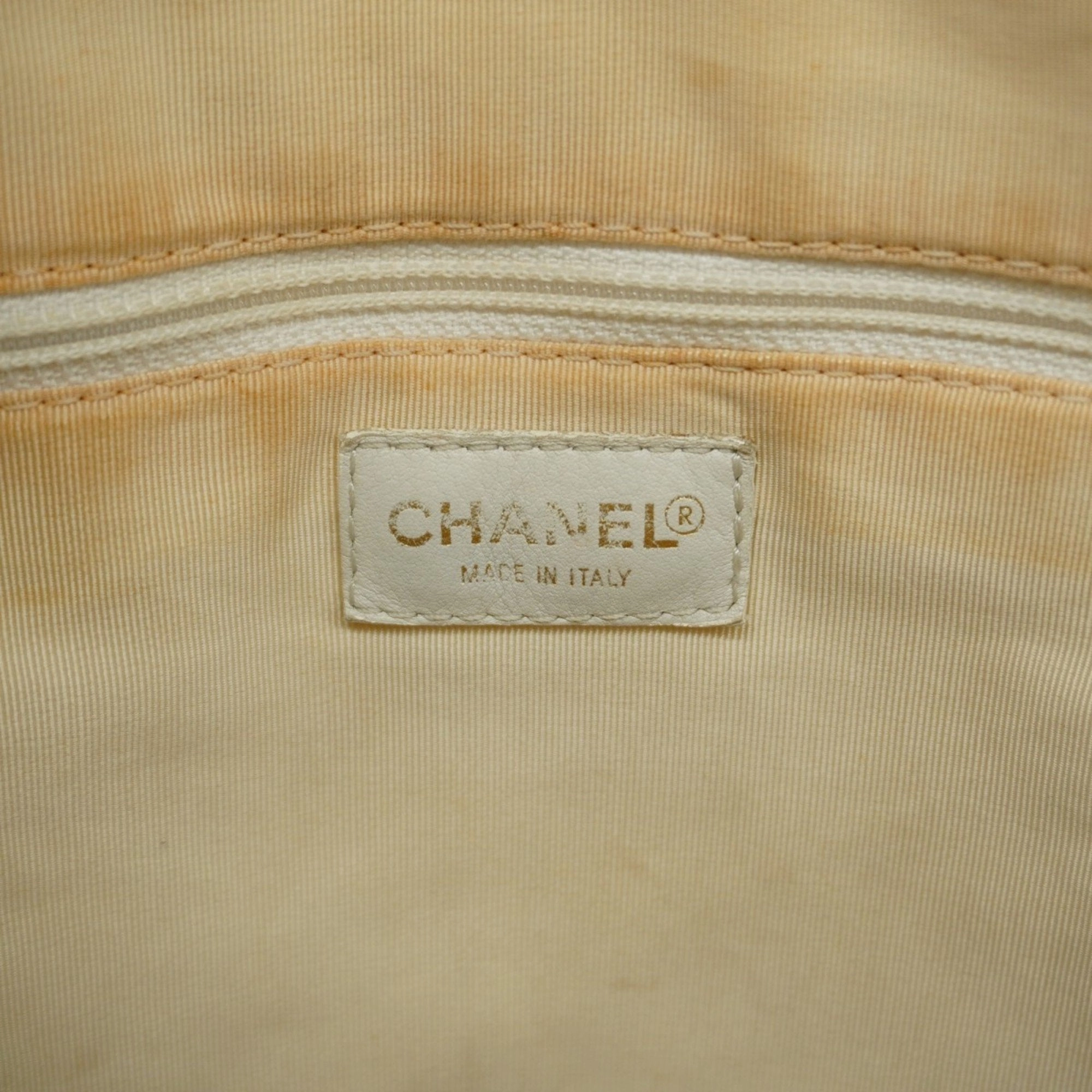 Chanel Leather Handbag (Pre-Owned)