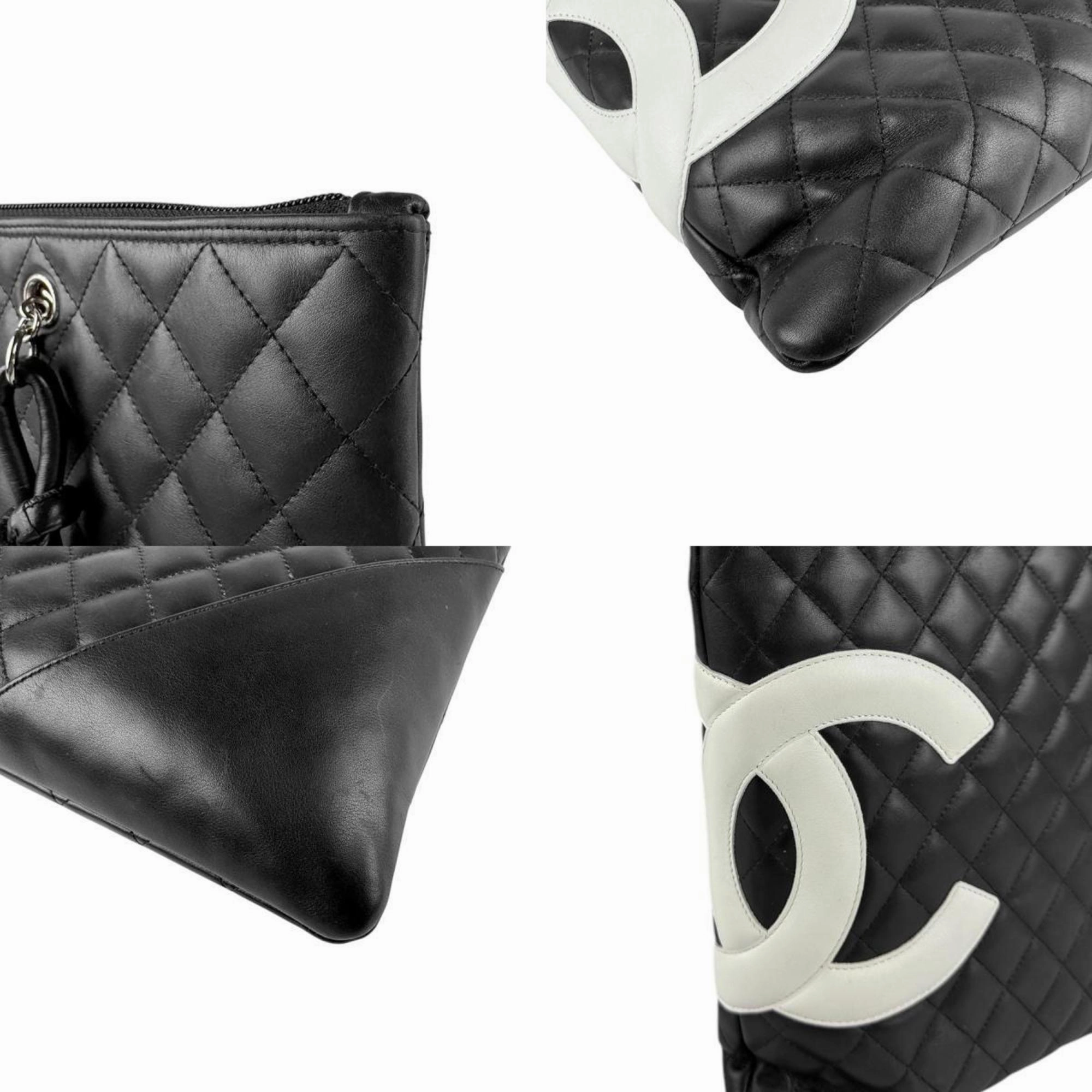 Chanel  Leather Handbag (Pre-Owned)