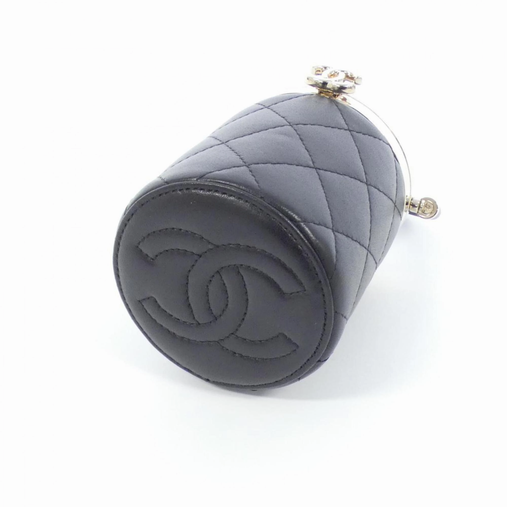 Chanel Leather Handbag (Pre-Owned)