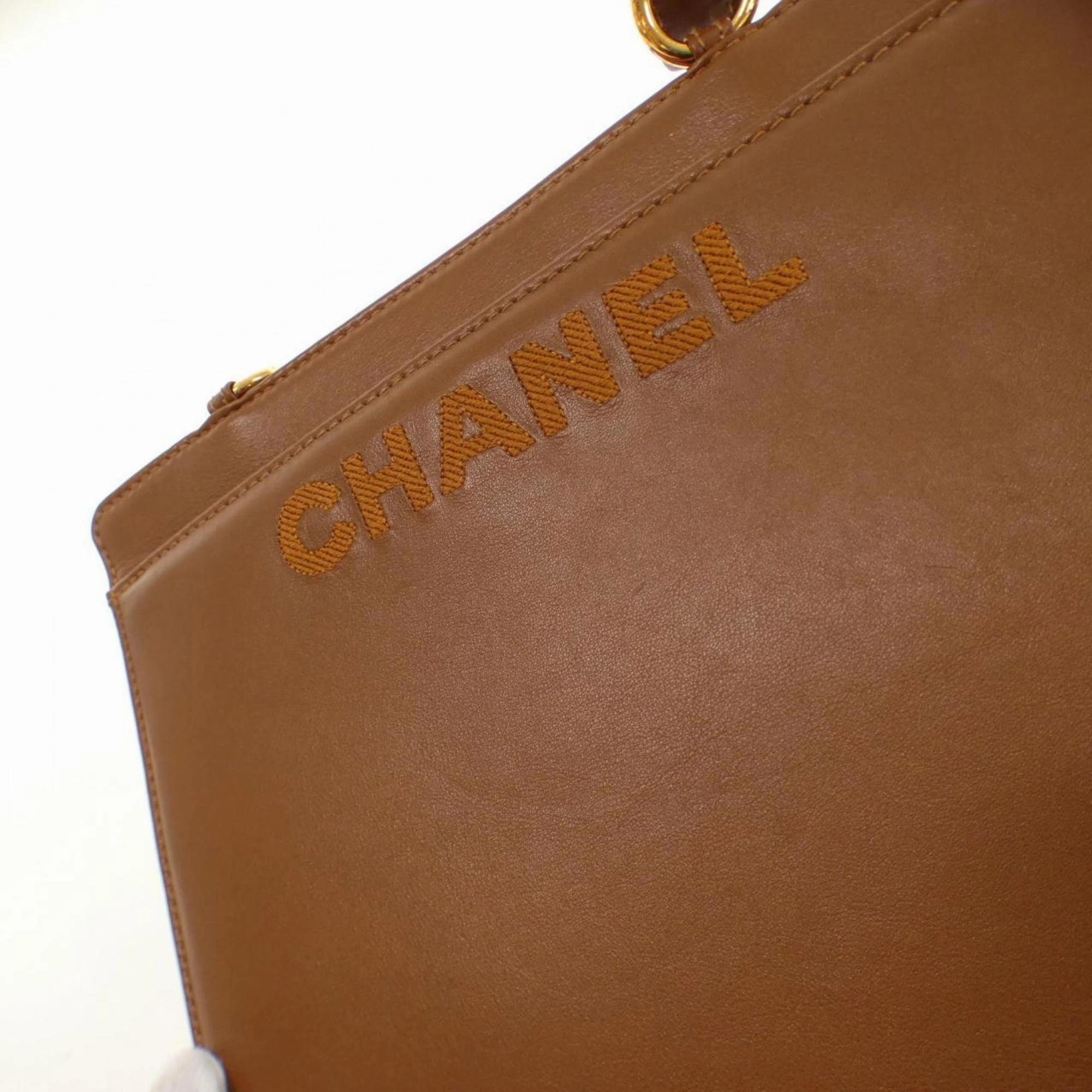 Chanel Leather Handbag (Pre-Owned)