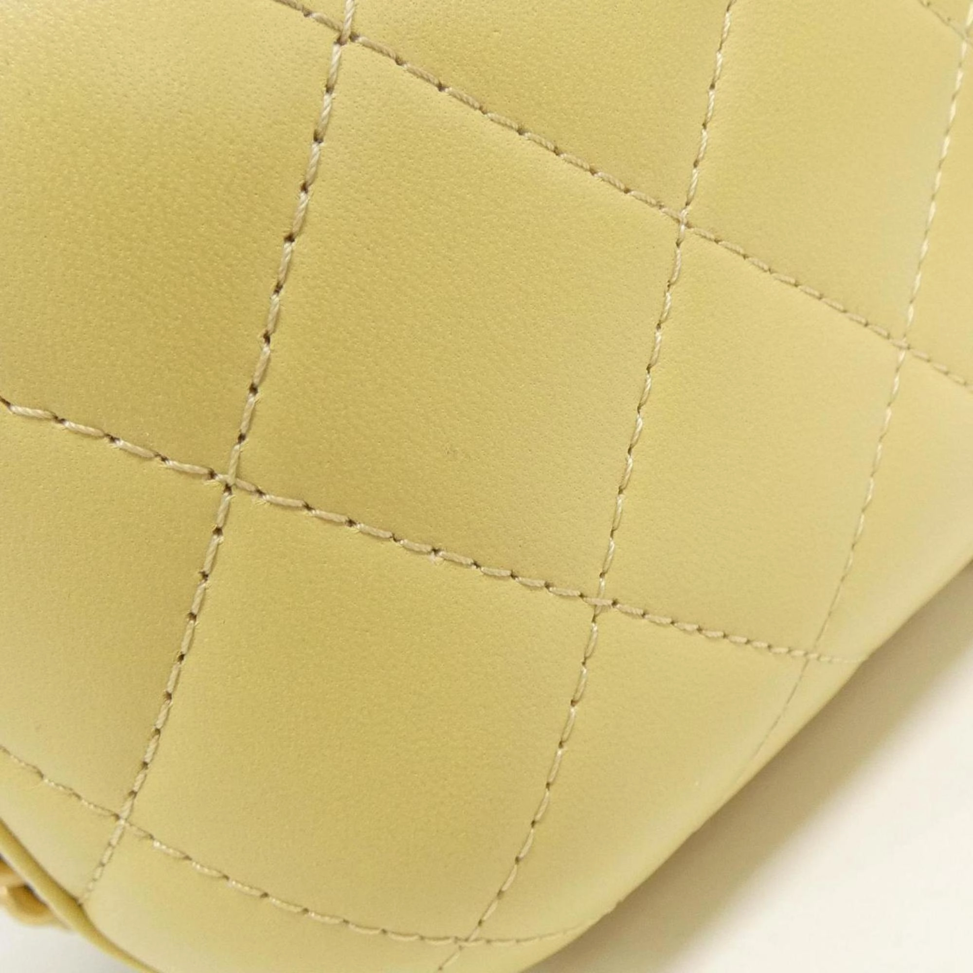 Chanel Leather Handbag (Pre-Owned)
