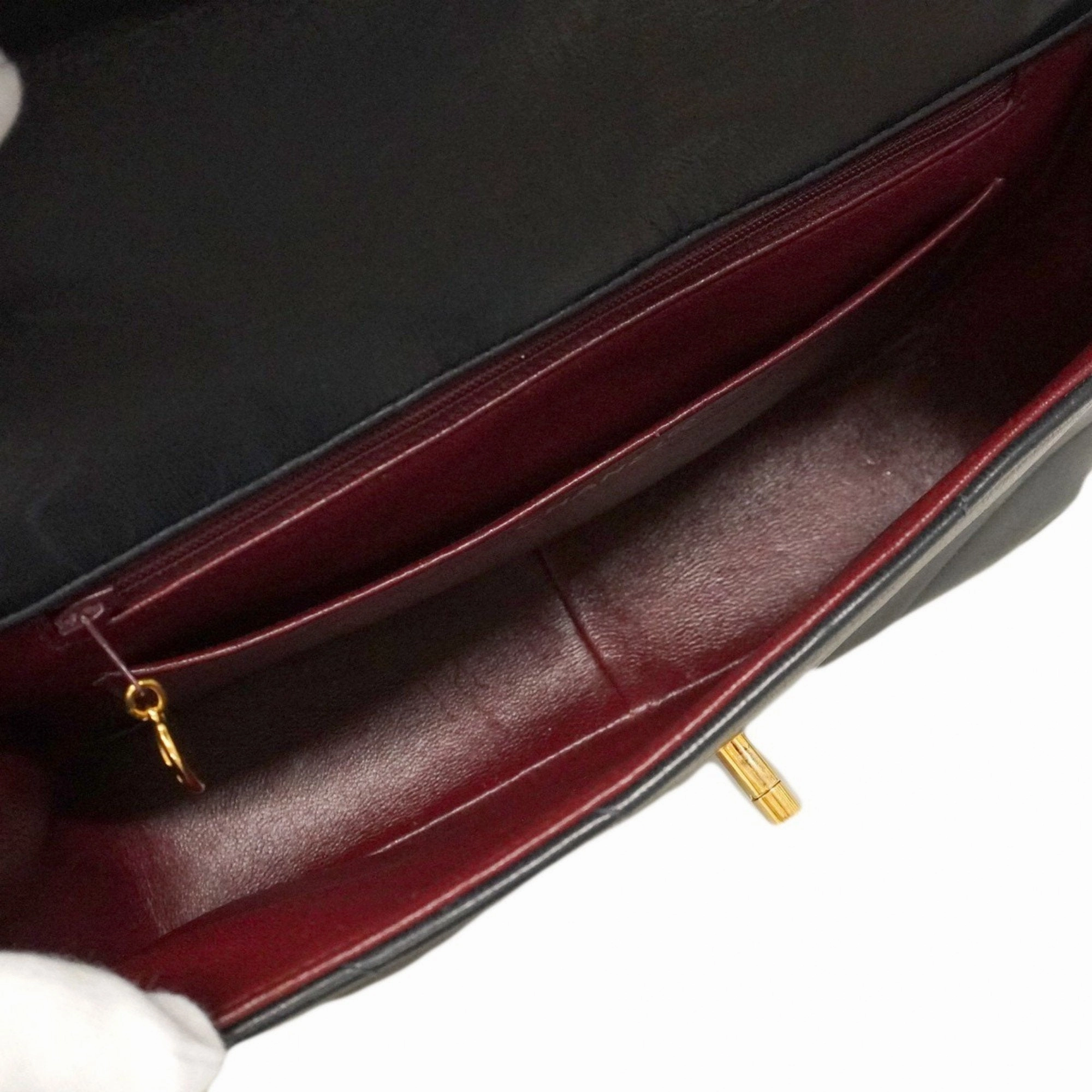 Chanel Leather Handbag (Pre-Owned)