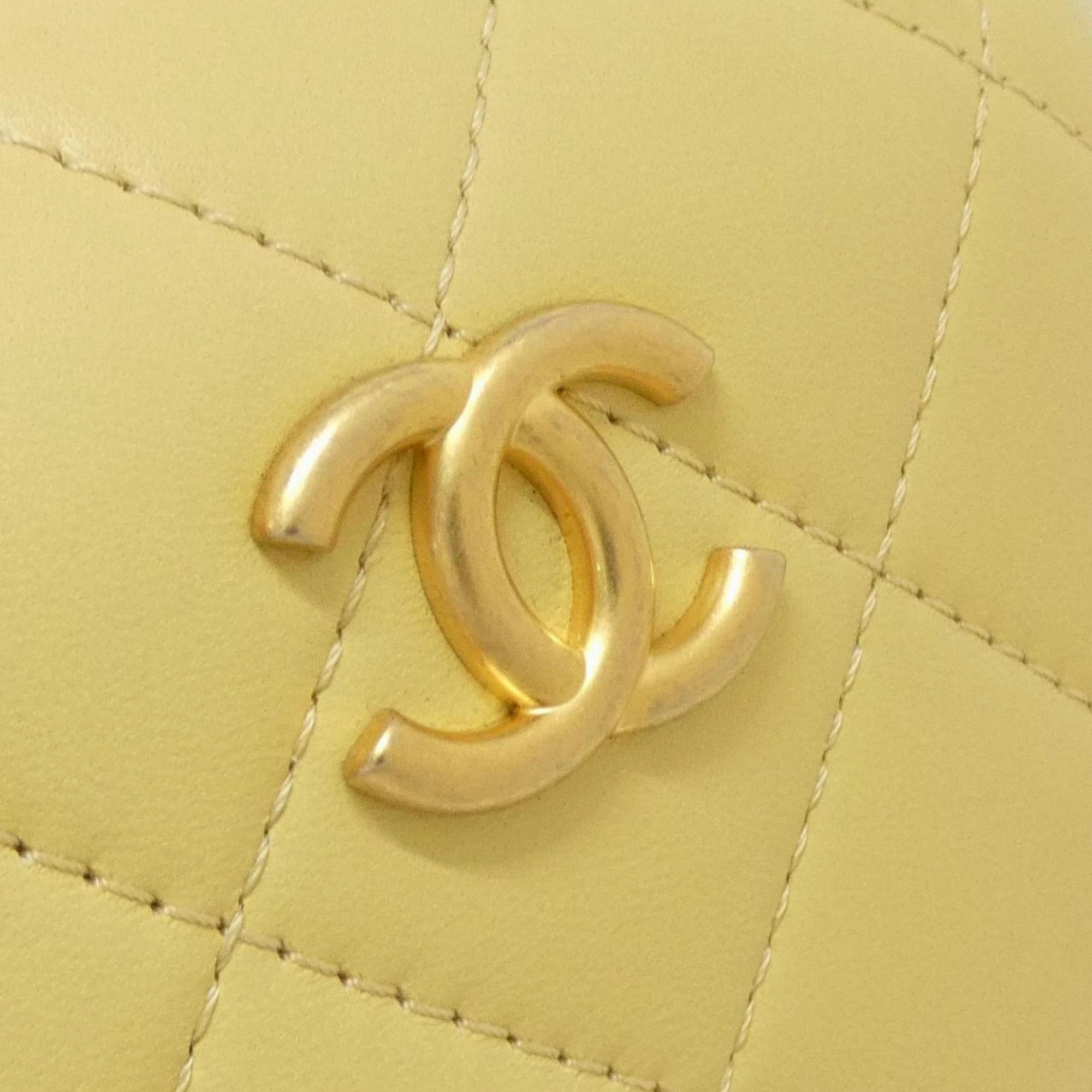 Chanel Leather Handbag (Pre-Owned)