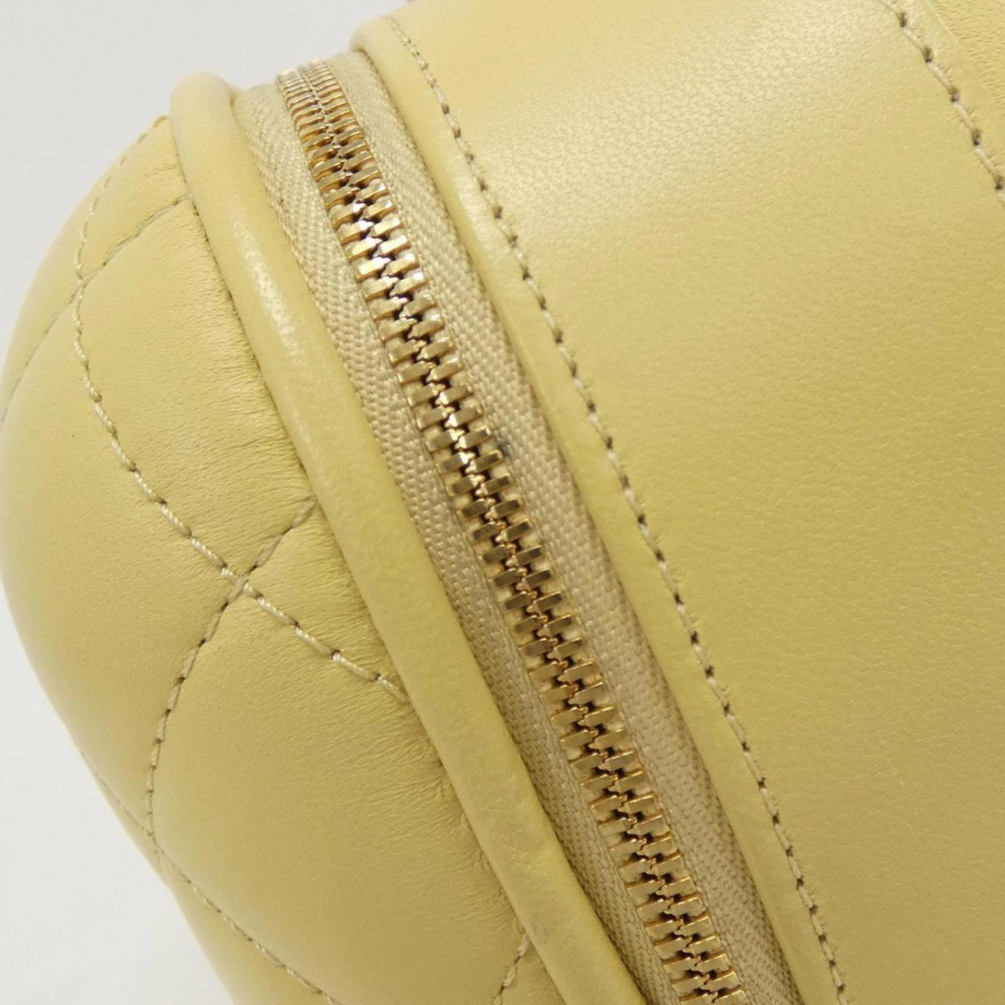Chanel Leather Handbag (Pre-Owned)