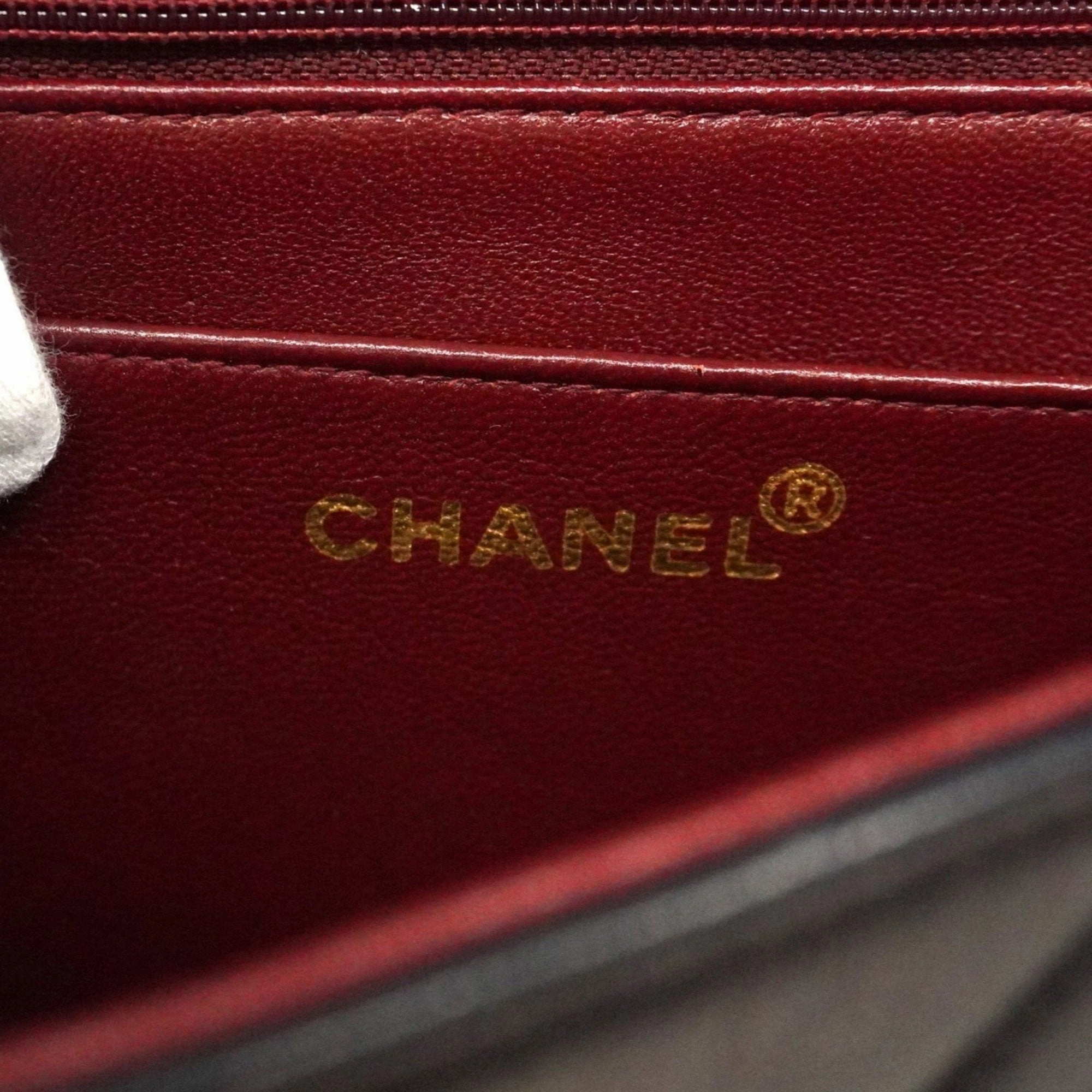 Chanel Leather Handbag (Pre-Owned)