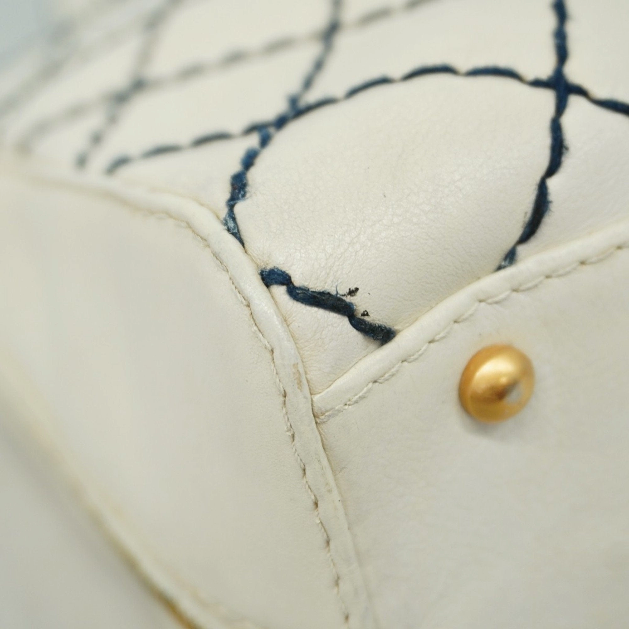 Chanel Leather Handbag (Pre-Owned)
