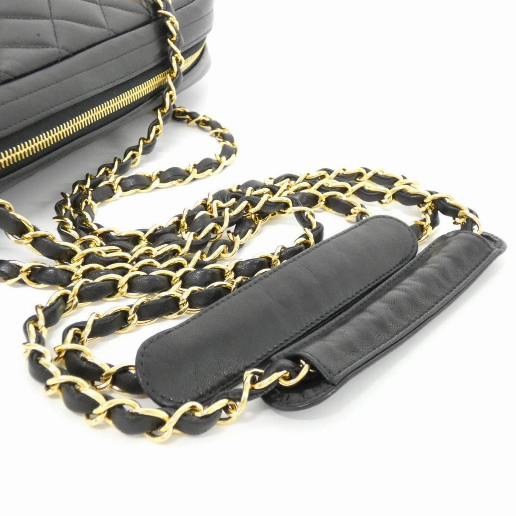 Chanel Leather Shoulder Bag (Pre-Owned)