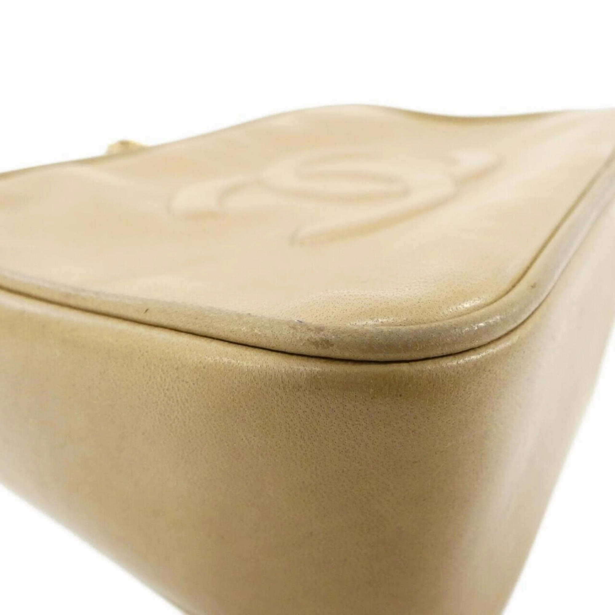 Chanel Leather Shoulder Bag (Pre-Owned)