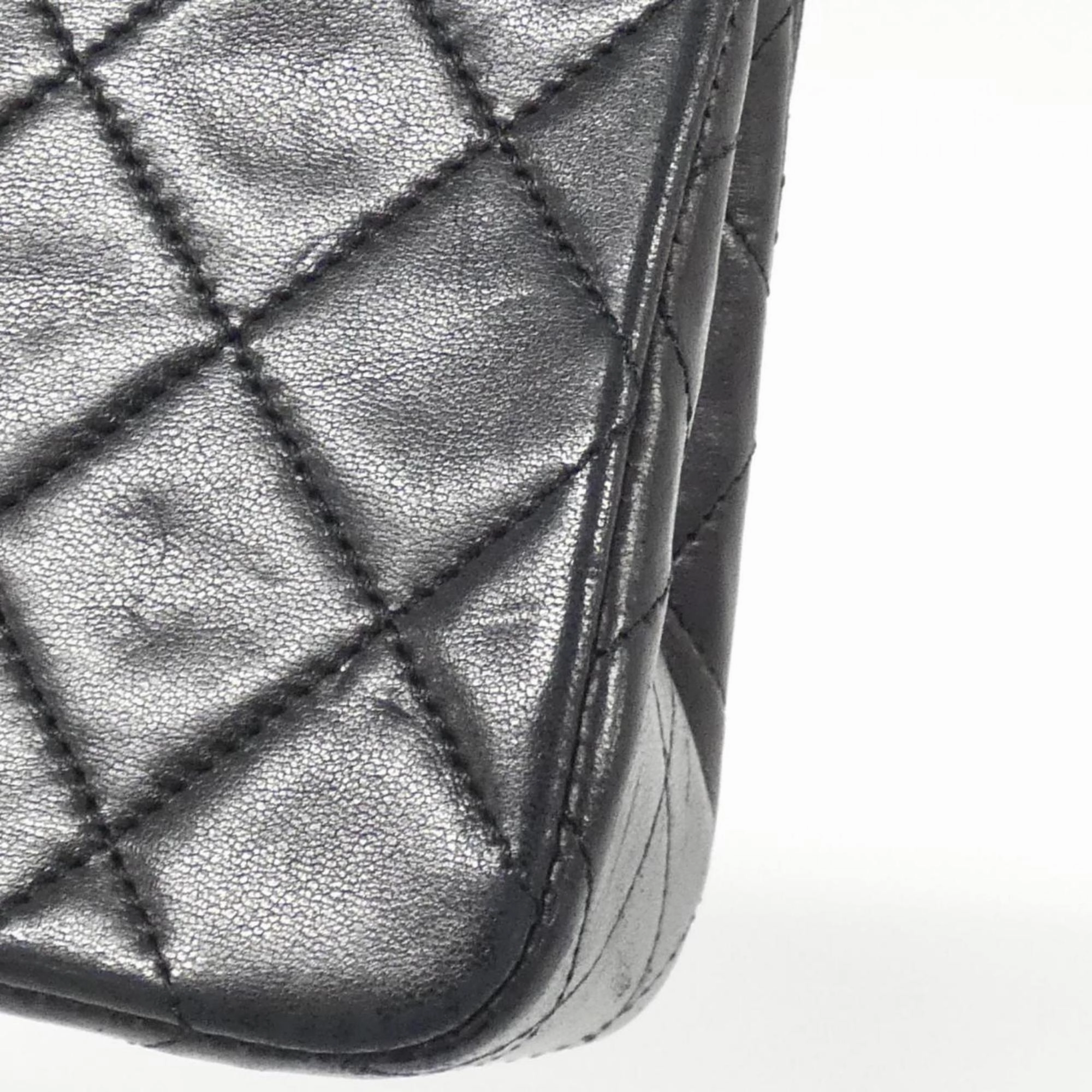 Chanel Leather Shoulder Bag (Pre-Owned)