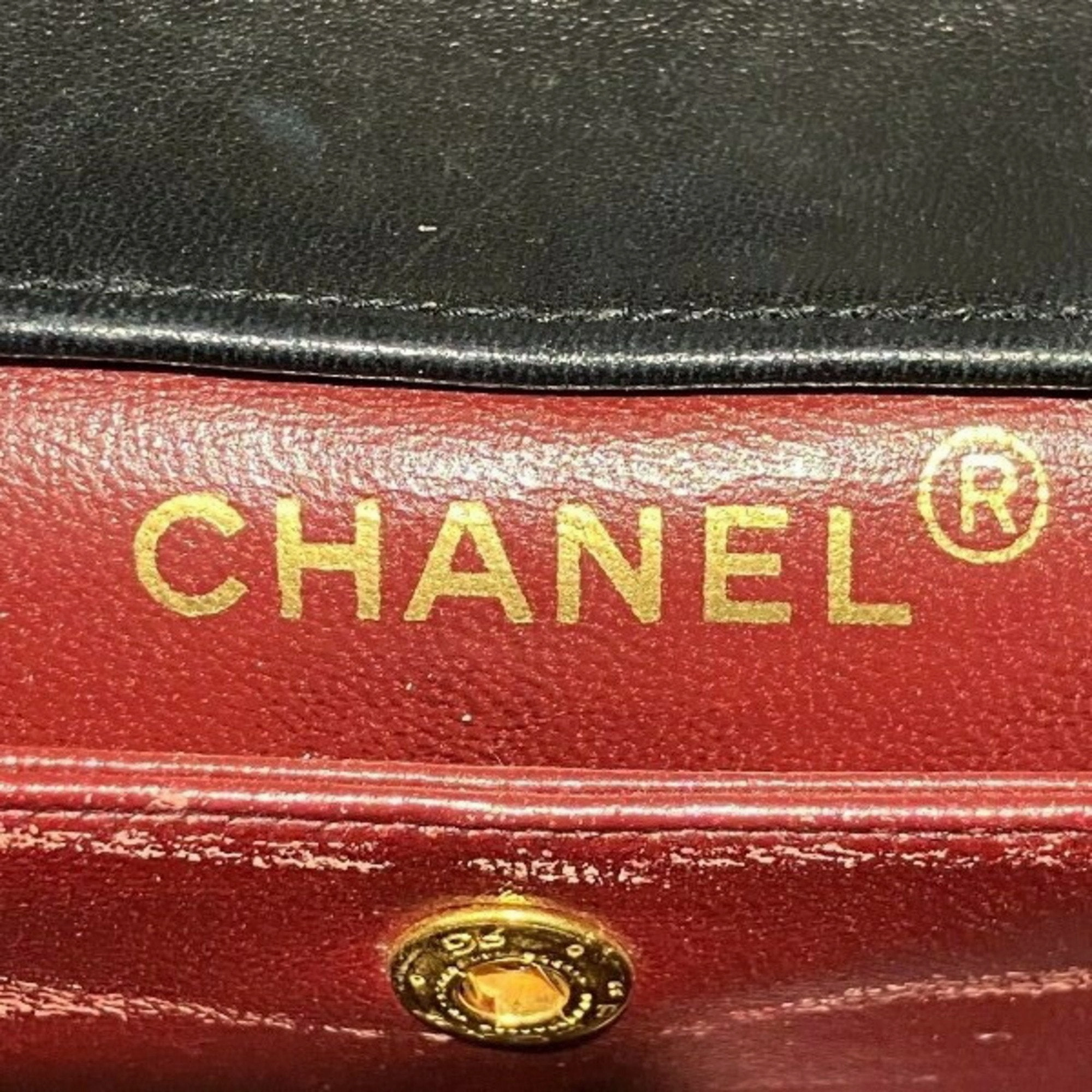Chanel Leather Shoulder Bag (Pre-Owned)