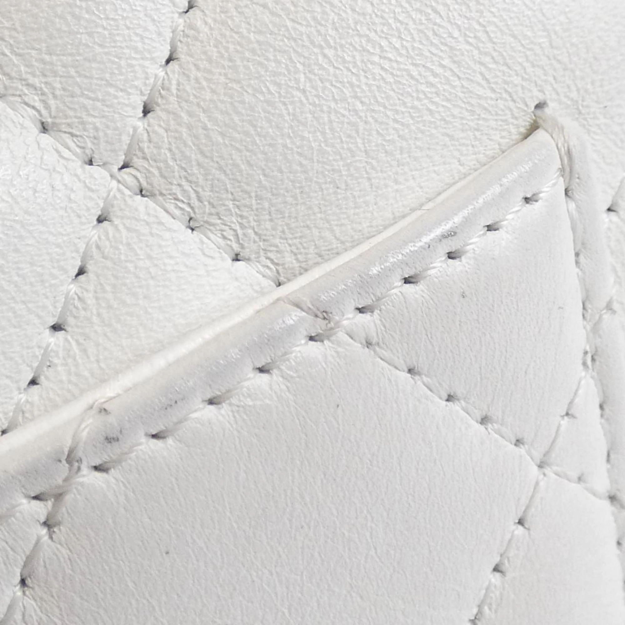Chanel  Leather Shoulder Bag (Pre-Owned)
