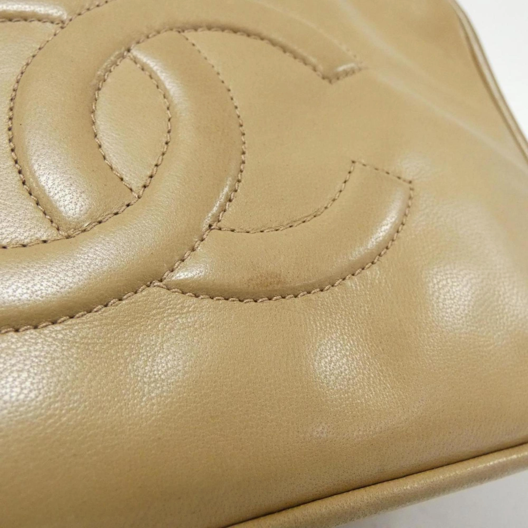 Chanel Leather Shoulder Bag (Pre-Owned)