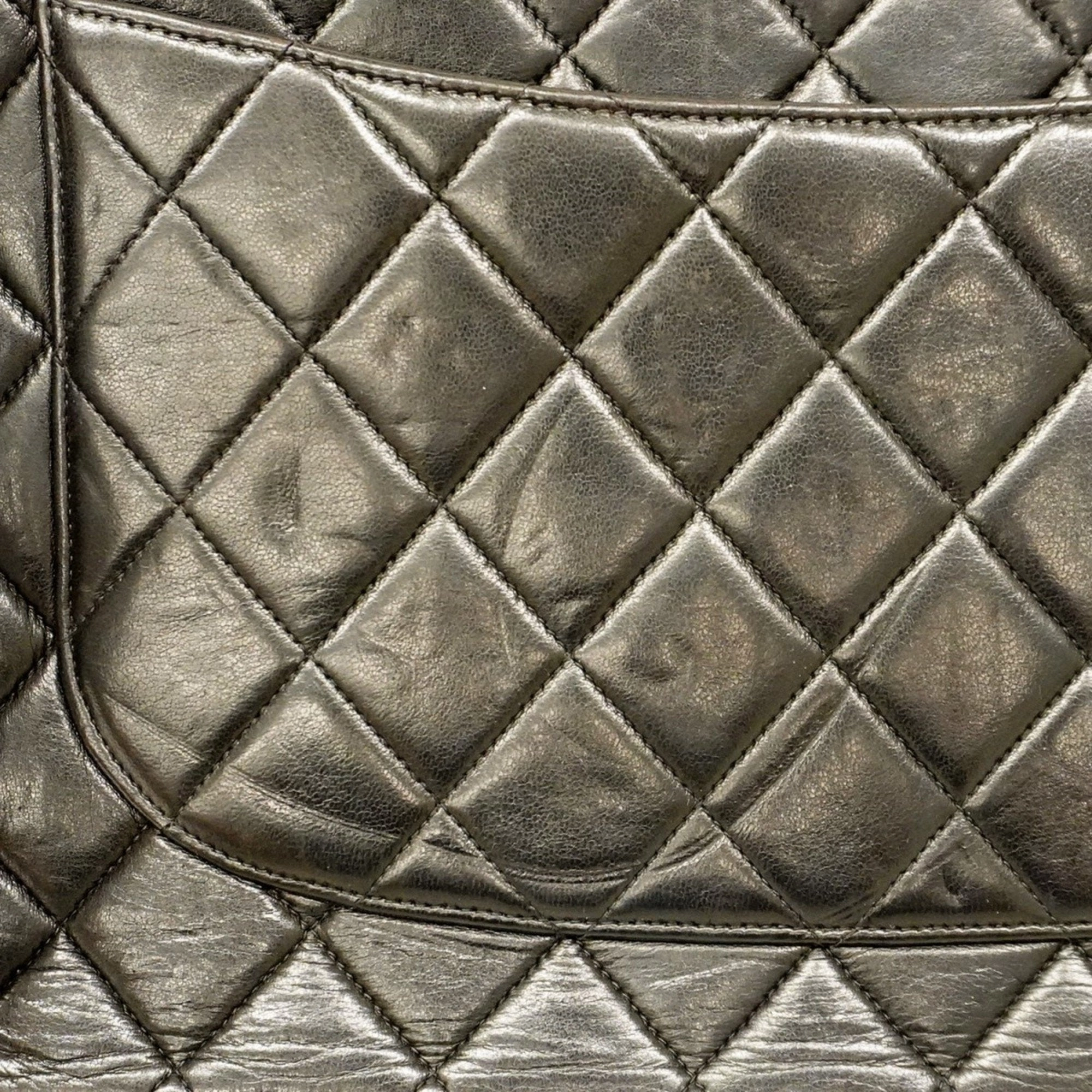 Chanel Leather Shoulder Bag (Pre-Owned)