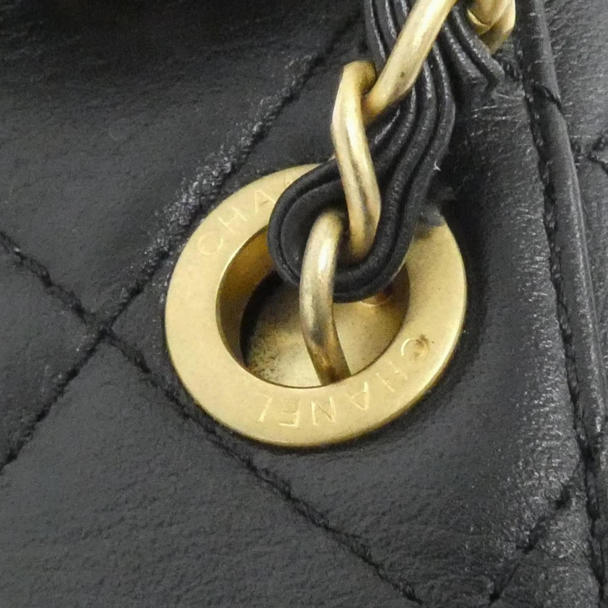 Chanel Leather Shoulder Bag (Pre-Owned)