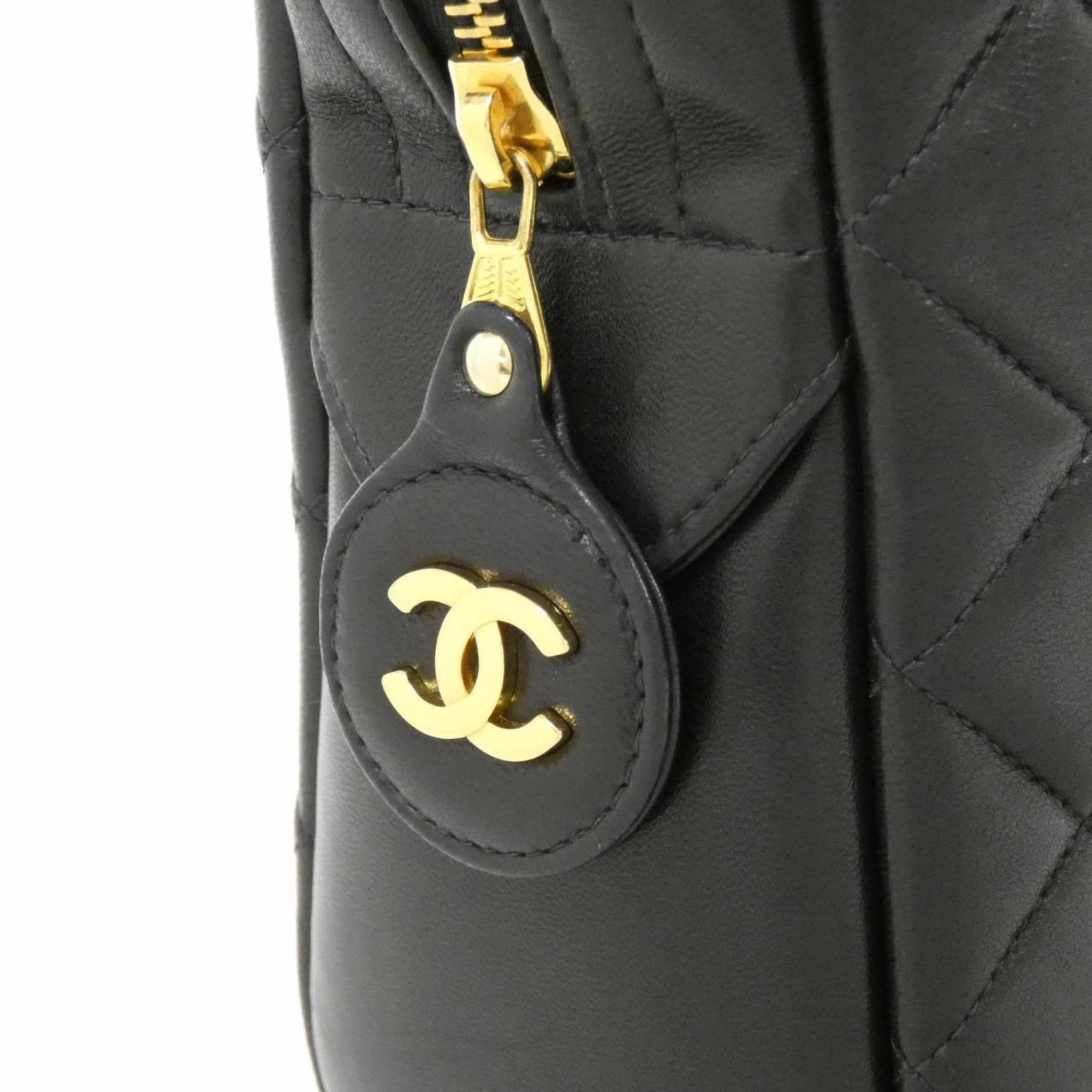 Chanel Leather Shoulder Bag (Pre-Owned)