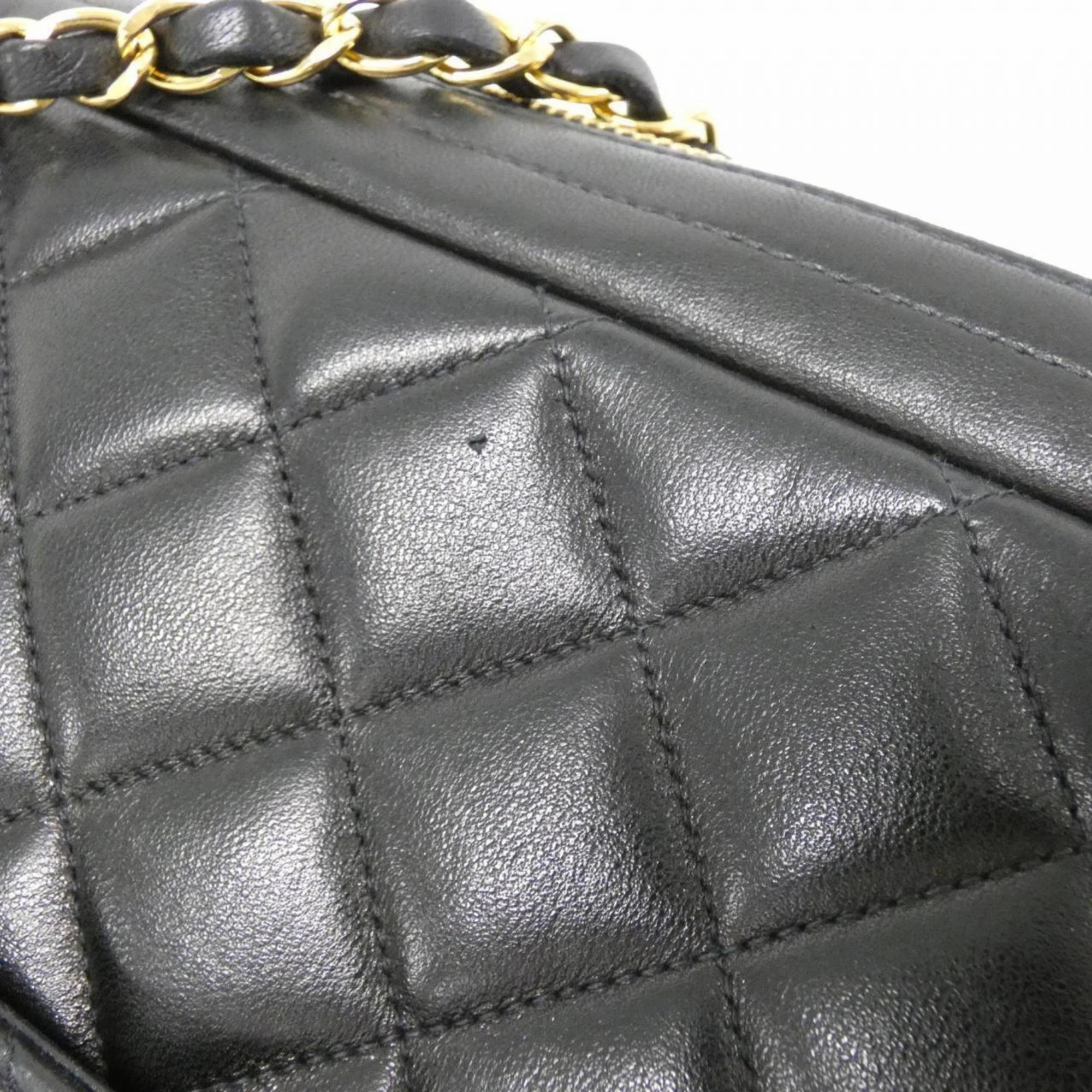 Chanel Leather Shoulder Bag (Pre-Owned)