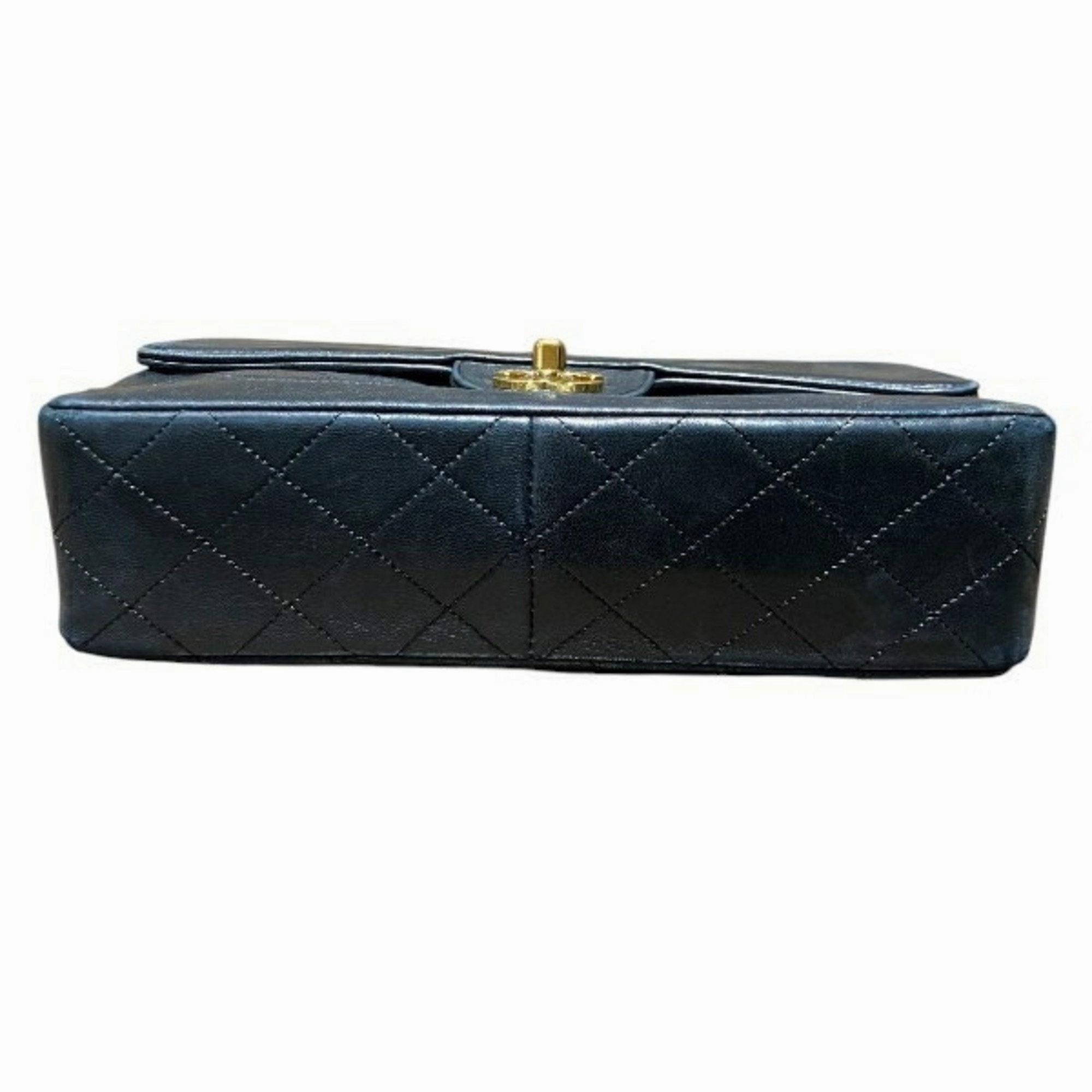Chanel Leather Shoulder Bag (Pre-Owned)
