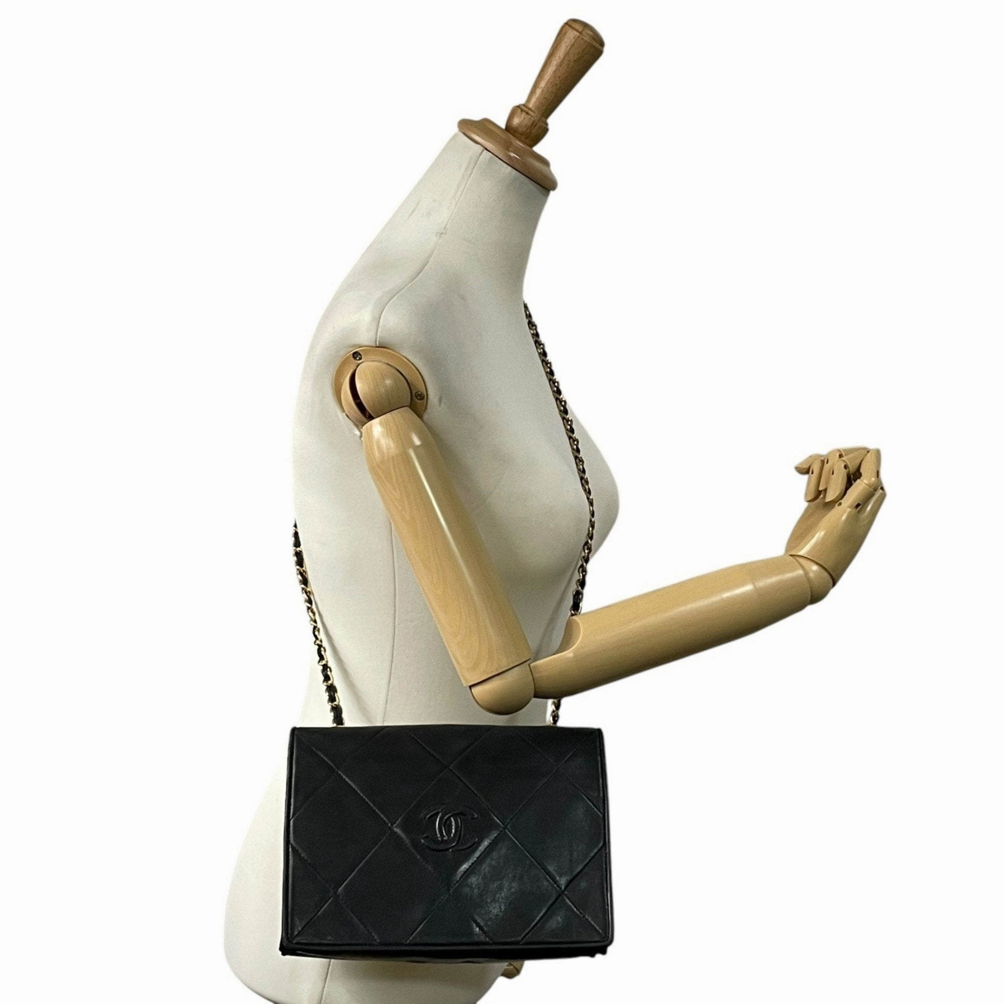Chanel Leather Shoulder Bag (Pre-Owned)