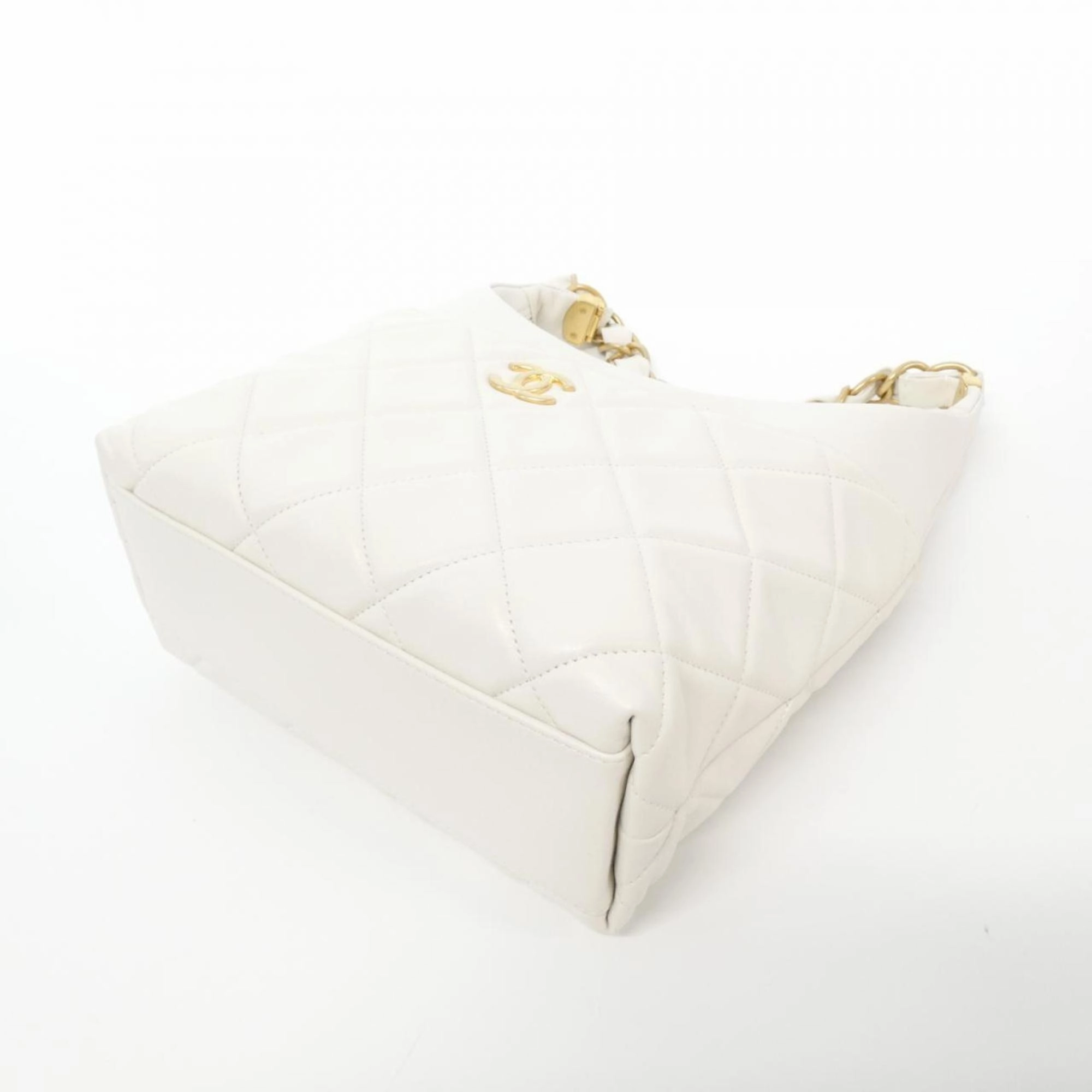 Chanel Leather Shoulder Bag (Pre-Owned)