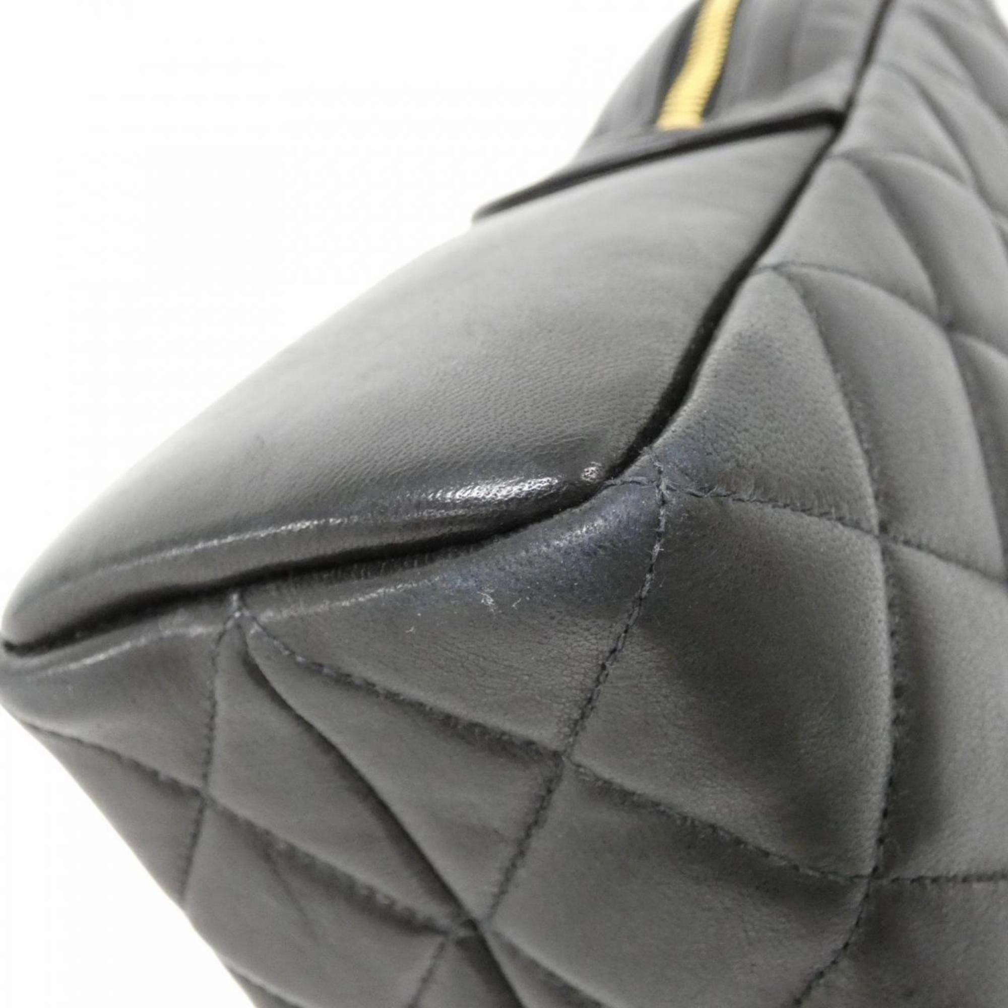Chanel Leather Shoulder Bag (Pre-Owned)