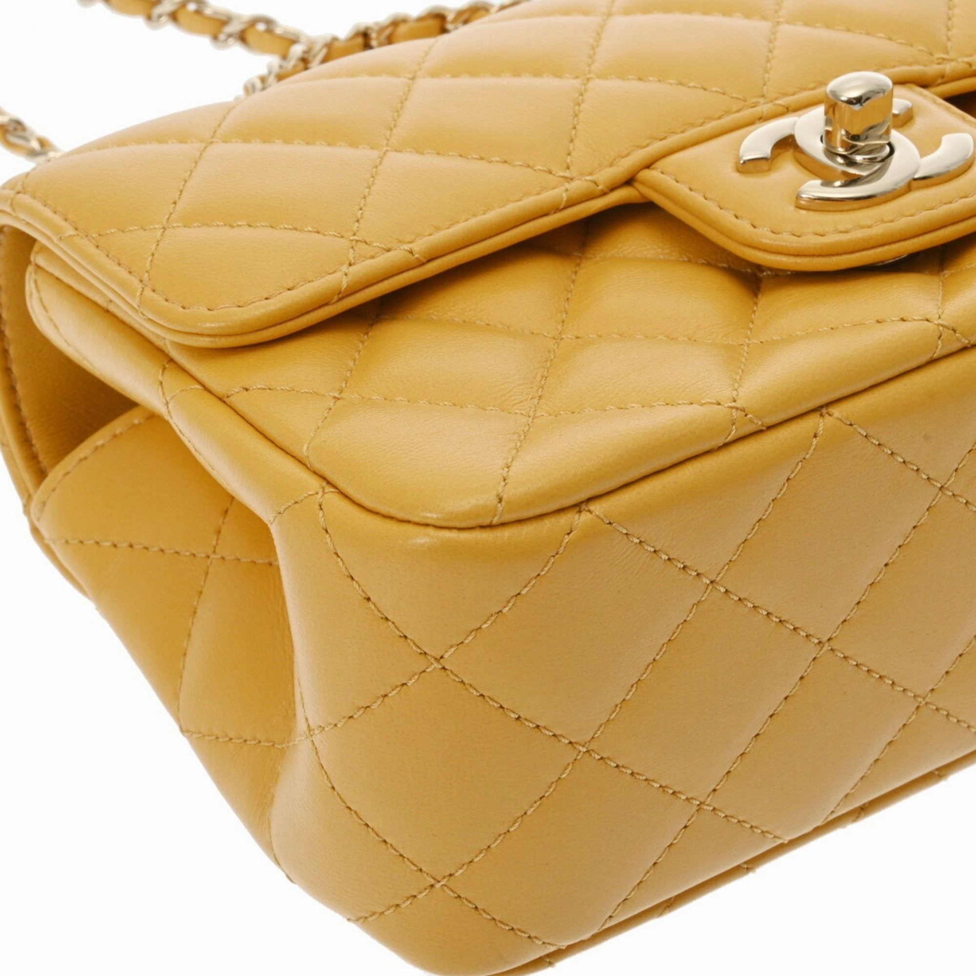 Chanel Leather Shoulder Bag (Pre-Owned)