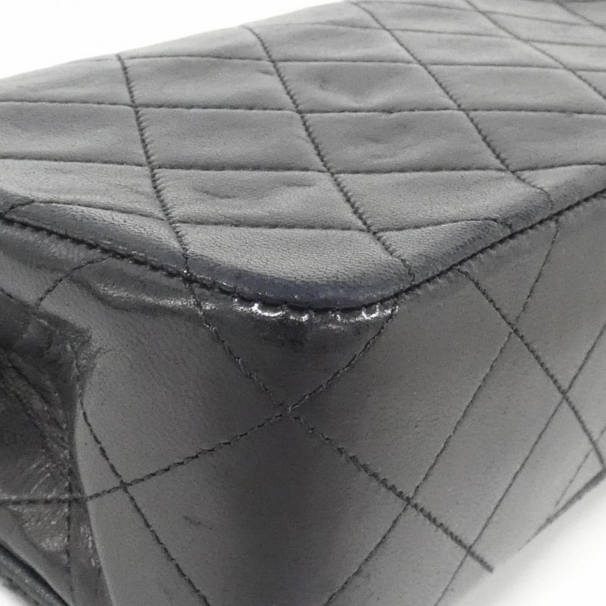 Chanel Leather Shoulder Bag (Pre-Owned)