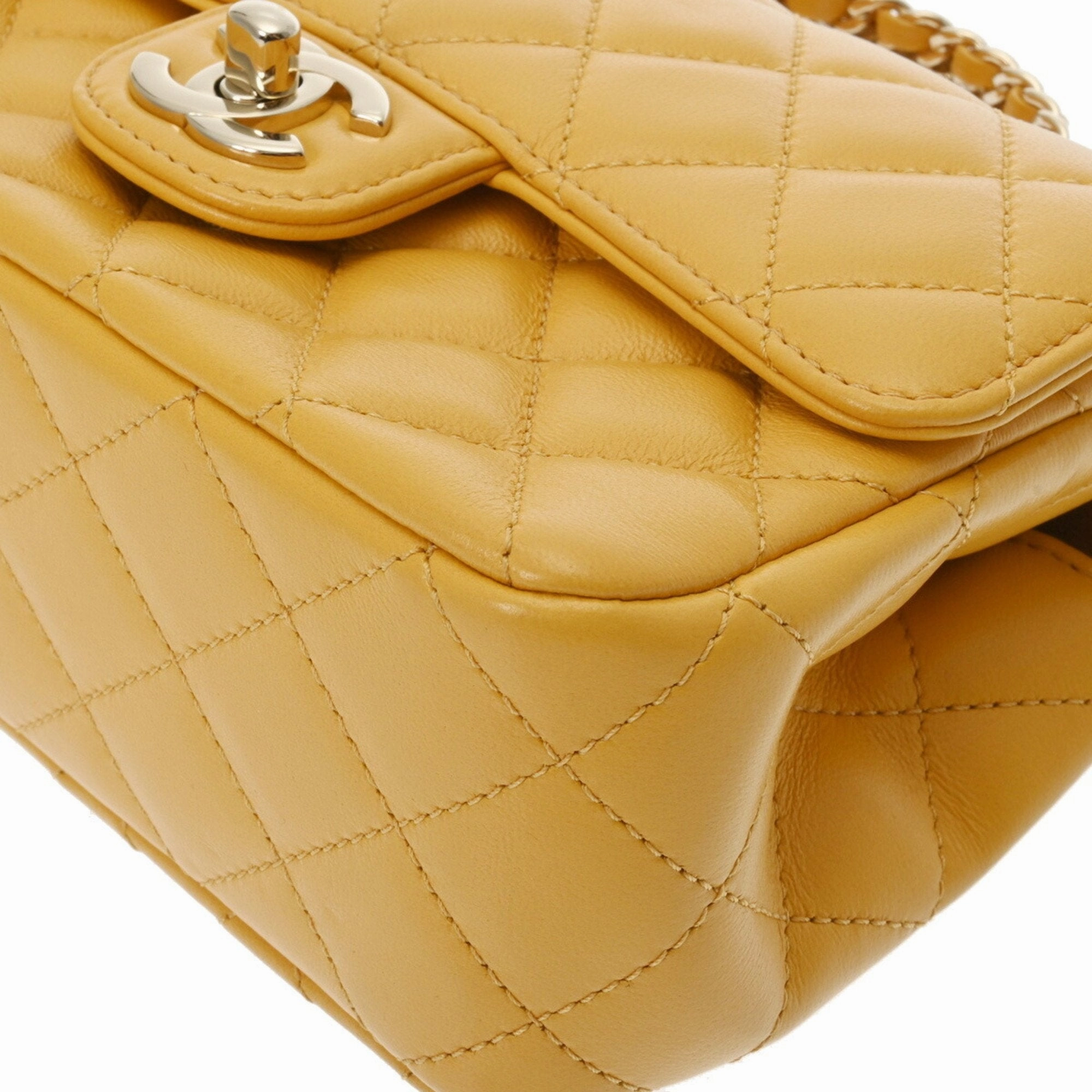 Chanel Leather Shoulder Bag (Pre-Owned)