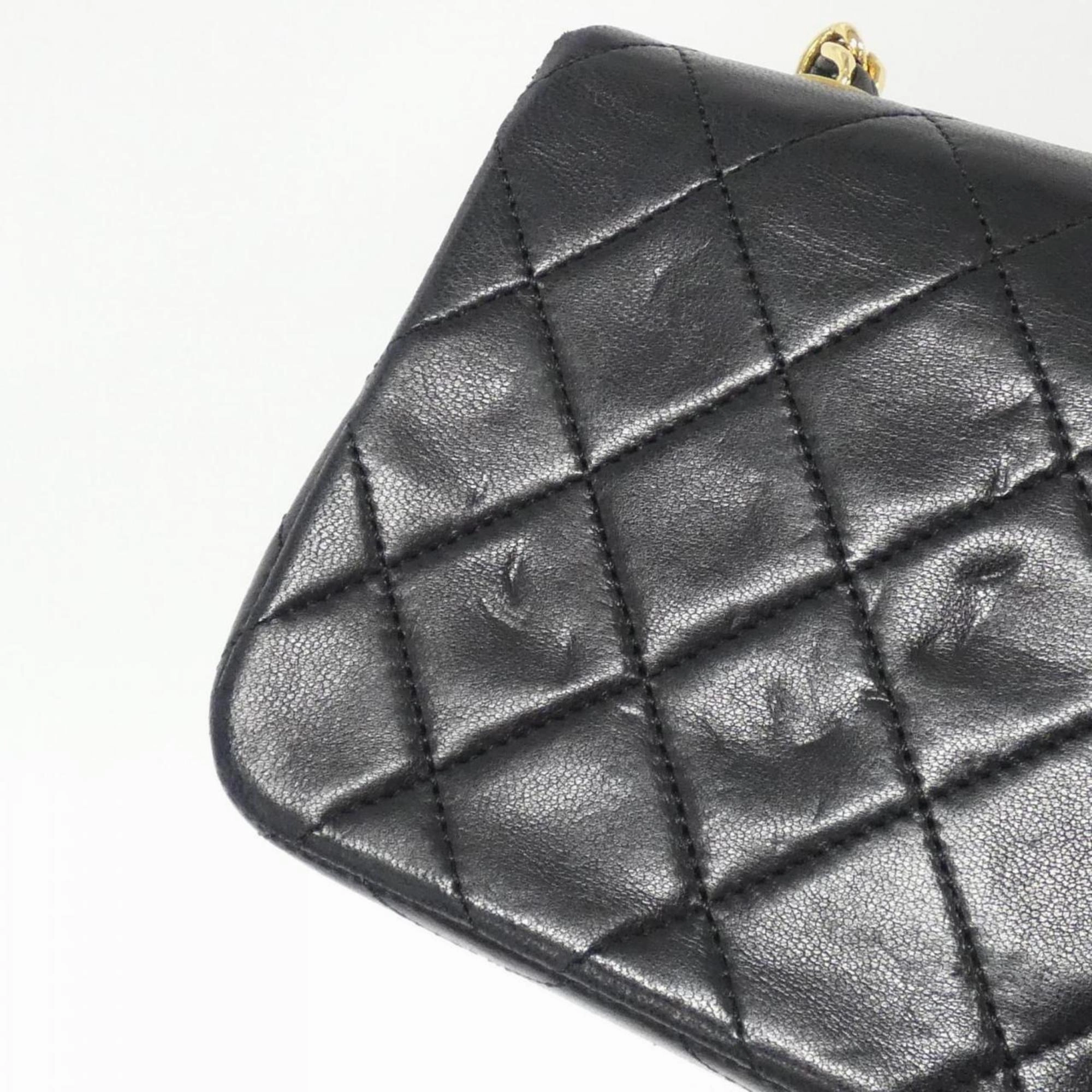 Chanel Leather Shoulder Bag (Pre-Owned)