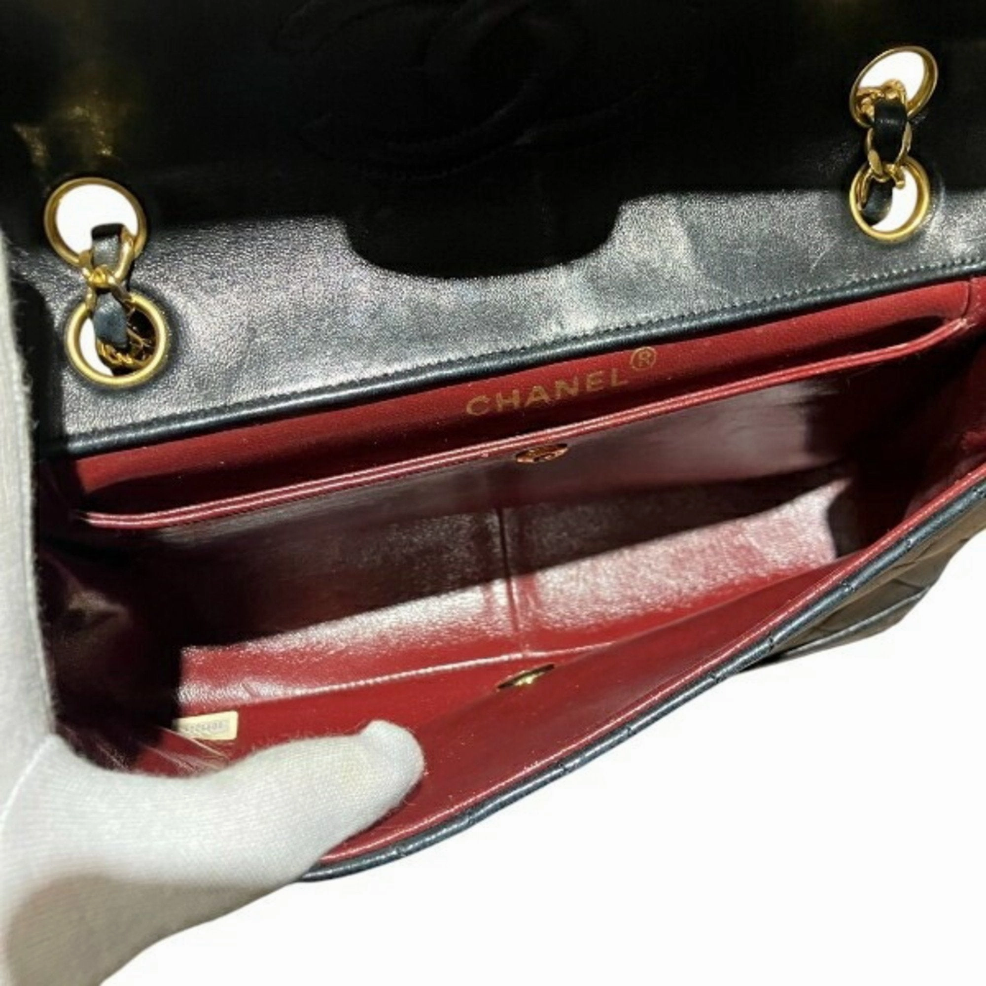 Chanel Leather Shoulder Bag (Pre-Owned)