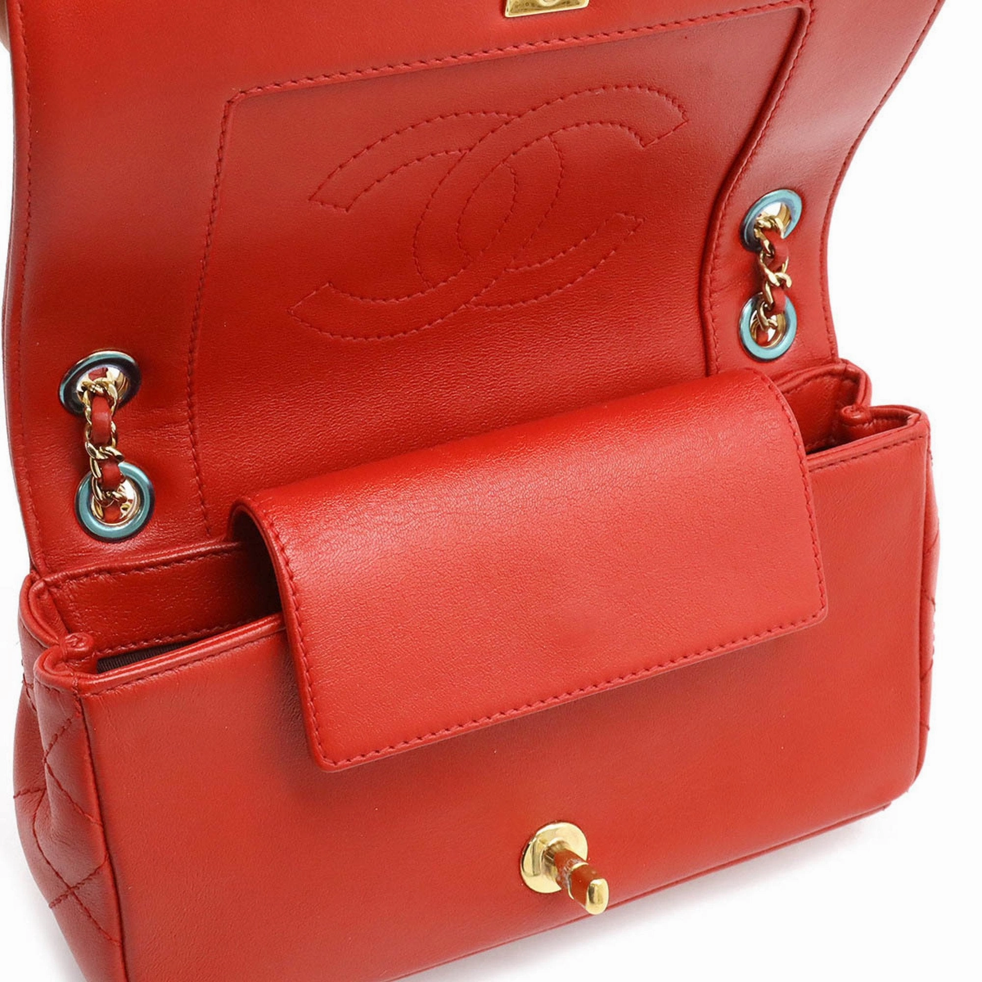Chanel Matelasse Leather Pochette Shoulder Bag (Pre-Owned)
