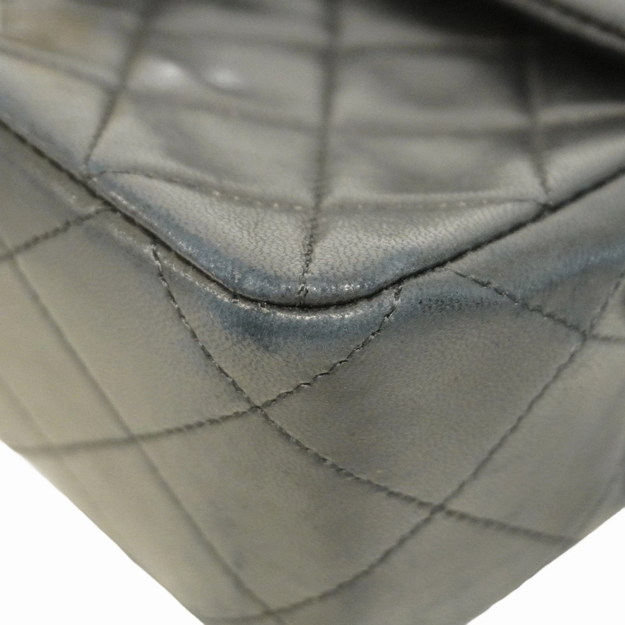 Chanel Timeless/Classique Leather Shoulder Bag (Pre-Owned)