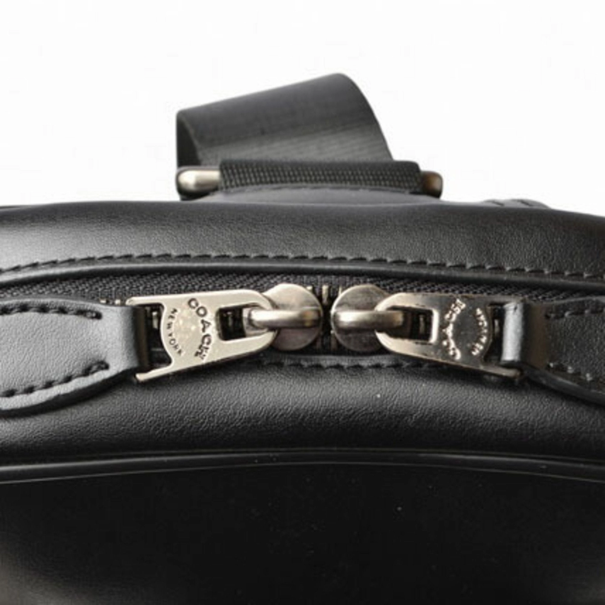 Coach  Leather Shoulder Bag Sling Bag (Pre-Owned)