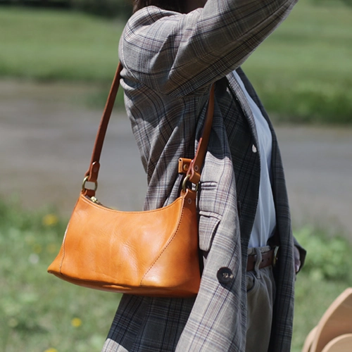 Fashion Brown Leather Women's Small Leather Under Shoulder Bag Trendy Crossbody Purse