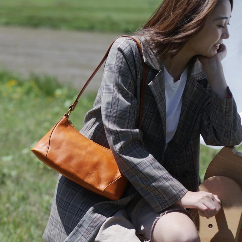 Fashion Brown Leather Women's Small Leather Under Shoulder Bag Trendy Crossbody Purse