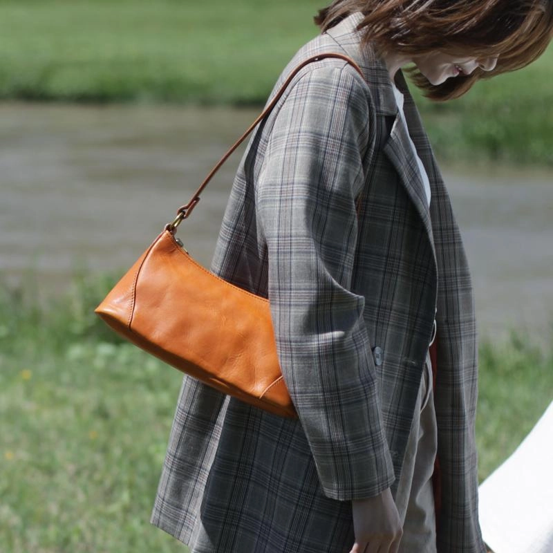 Fashion Brown Leather Women's Small Leather Under Shoulder Bag Trendy Crossbody Purse