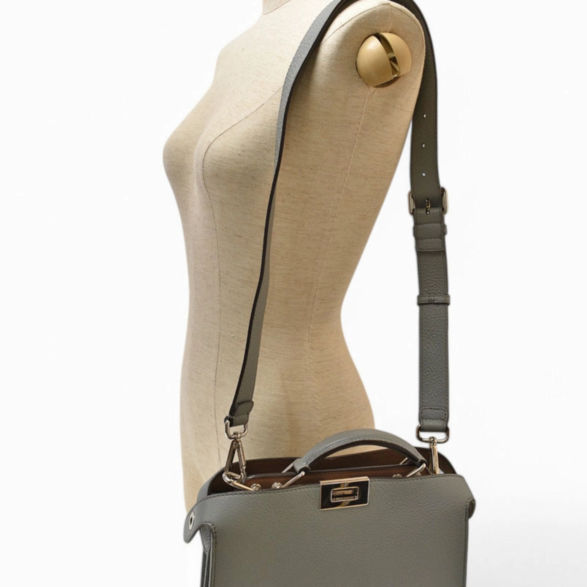 Fendi  Leather Handbag (Pre-Owned)